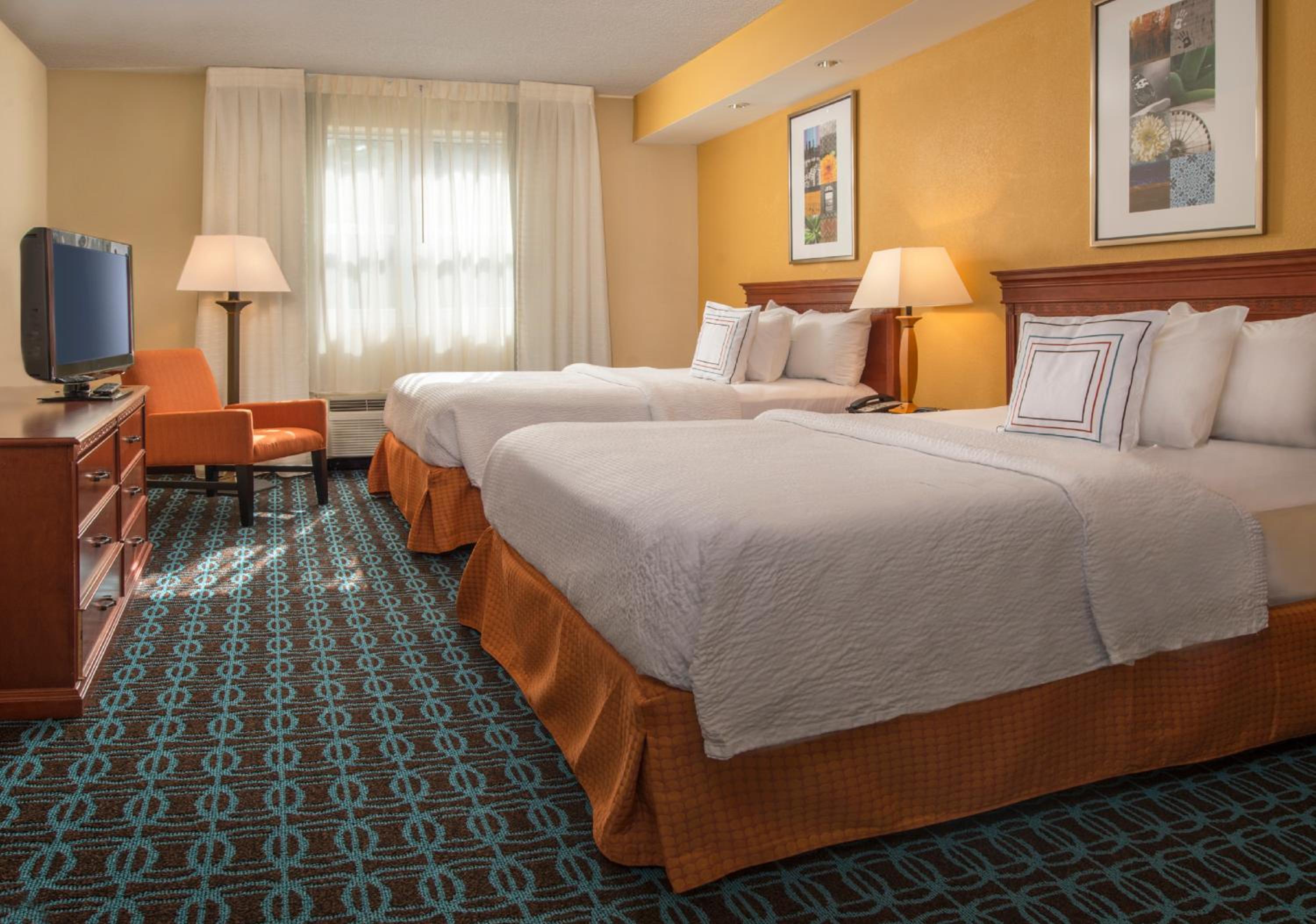 Standard Double Suite, 2 Double Beds, 1 Sofa Bed, Microwave/Mini Fridge, Living Space - Photo 2
