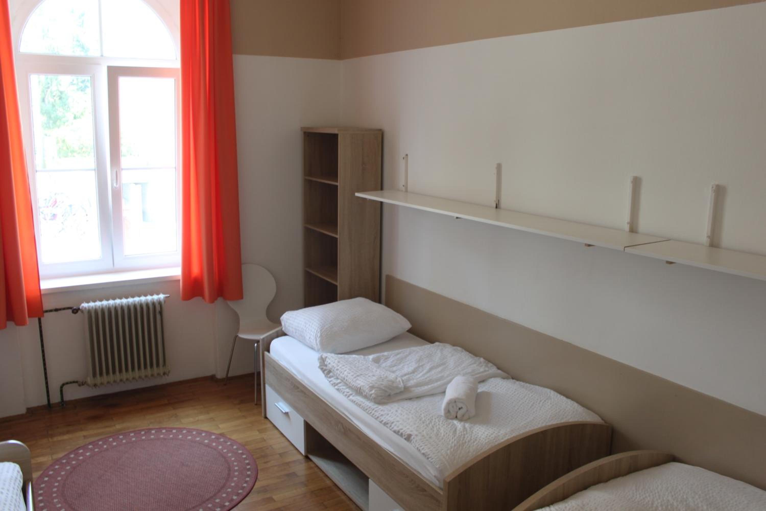 Quadruple Room with Shared Bathroom photo 2