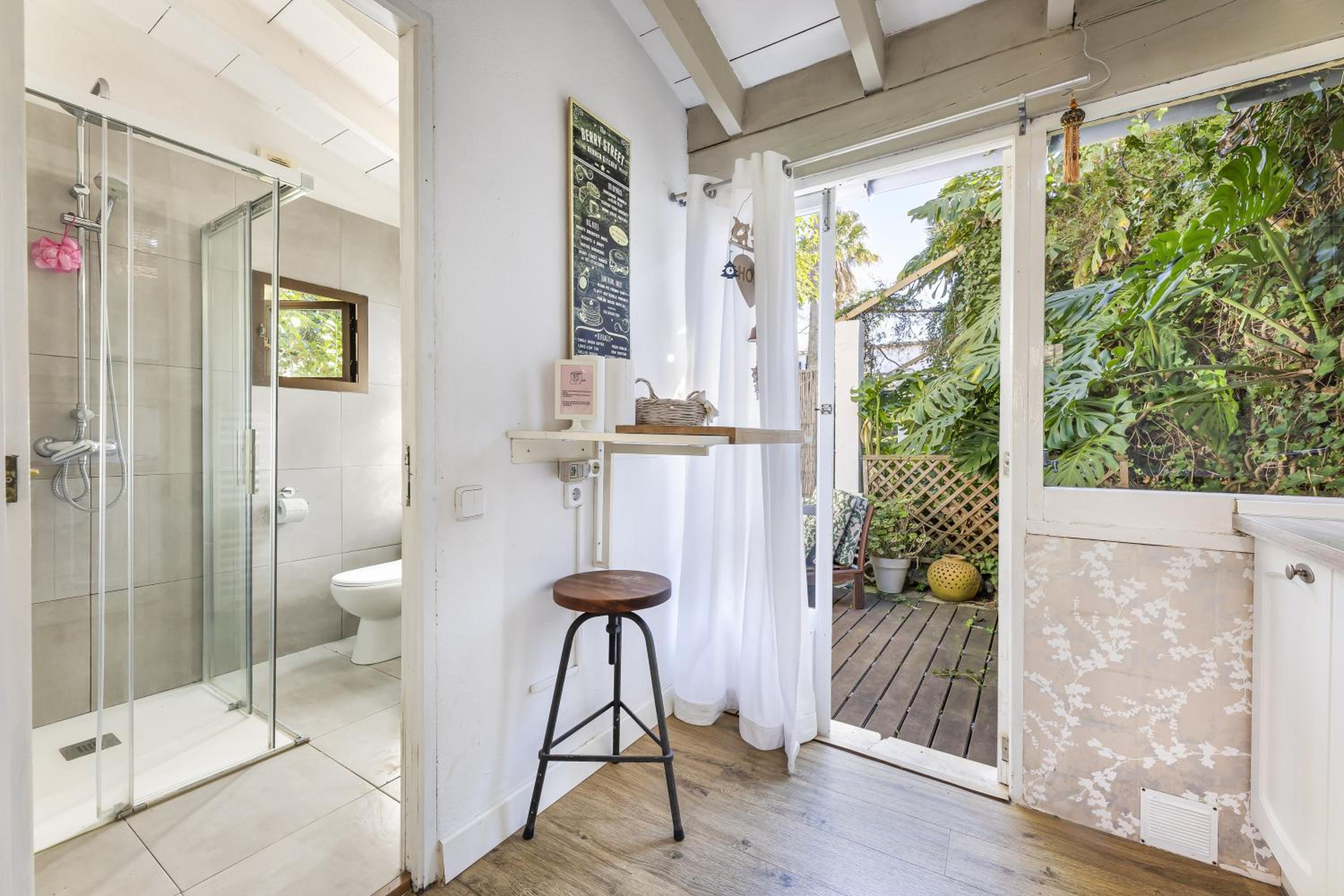 One-Bedroom House photo 2