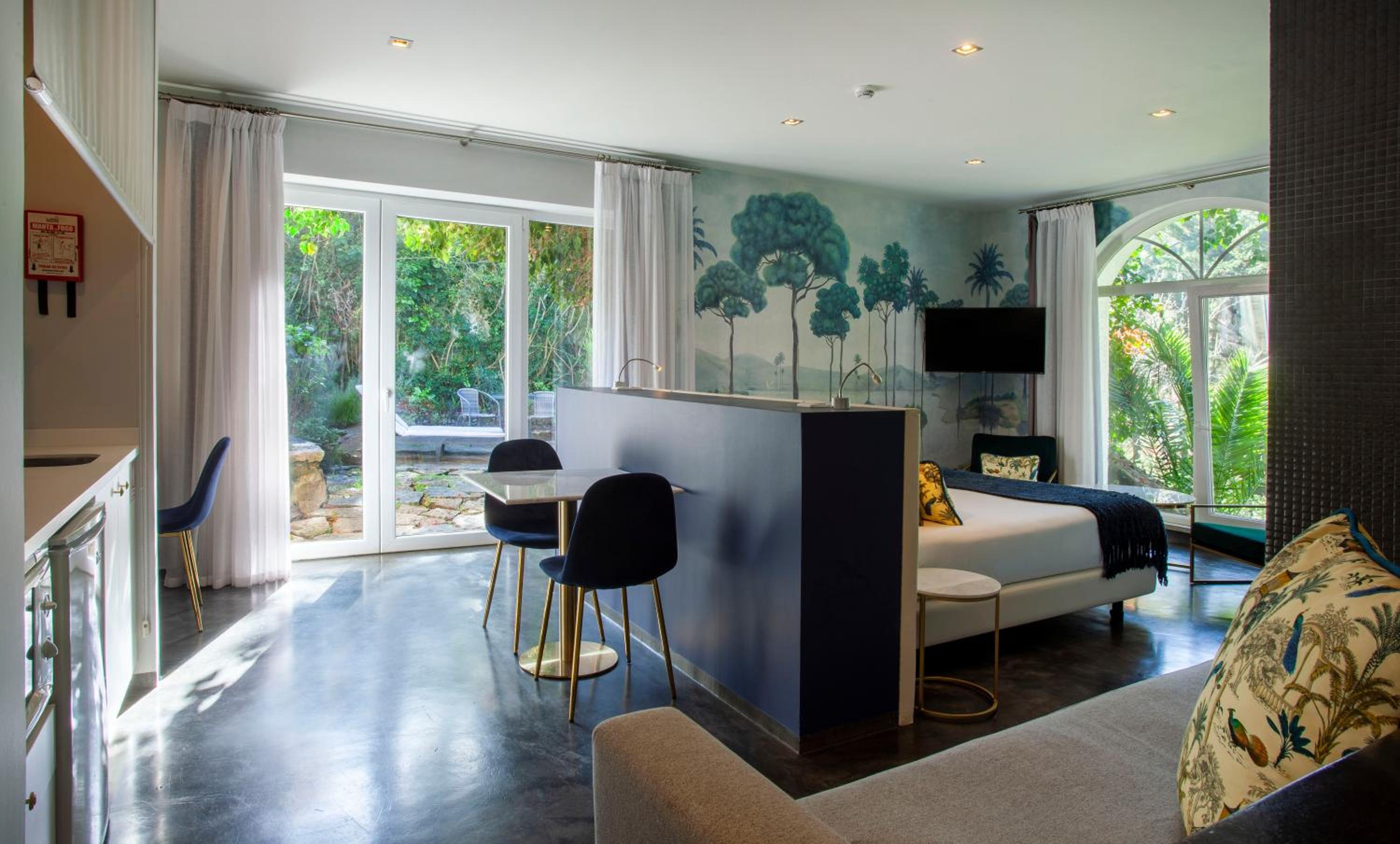 Junior Suite with Balcony and Kitchenette - Photo 10
