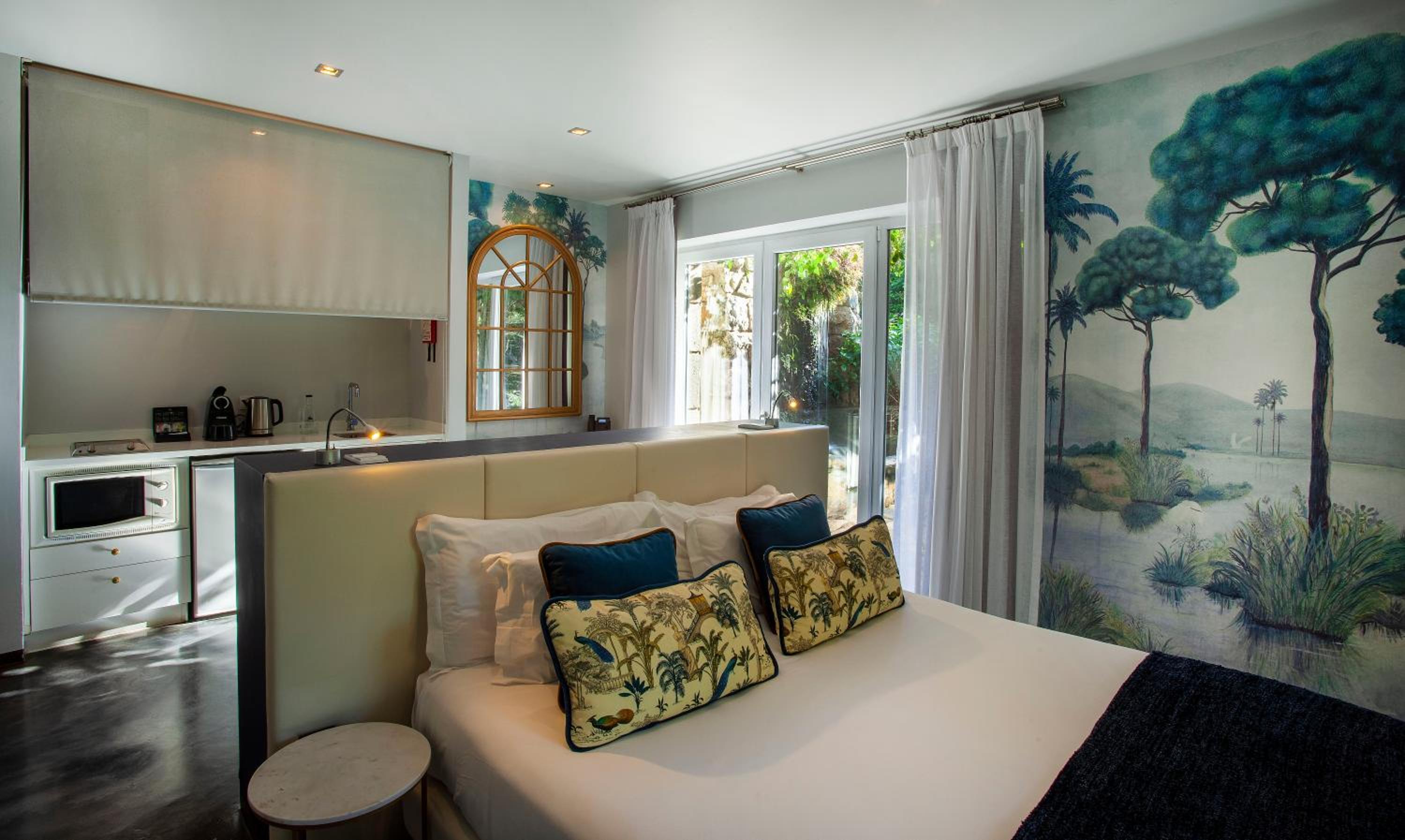 Junior Suite with Balcony and Kitchenette - Photo 11