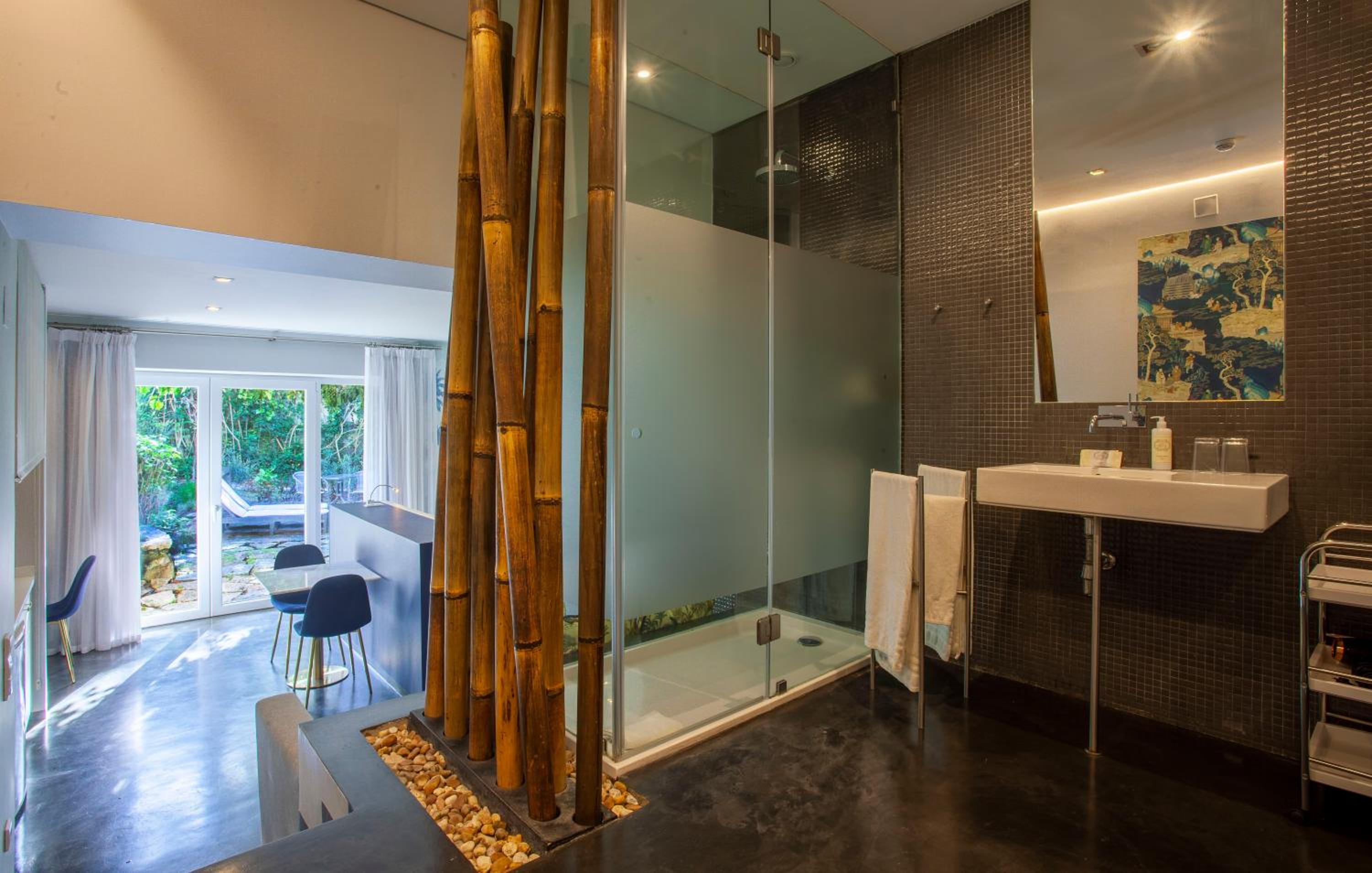 Junior Suite with Balcony and Kitchenette - Photo 7