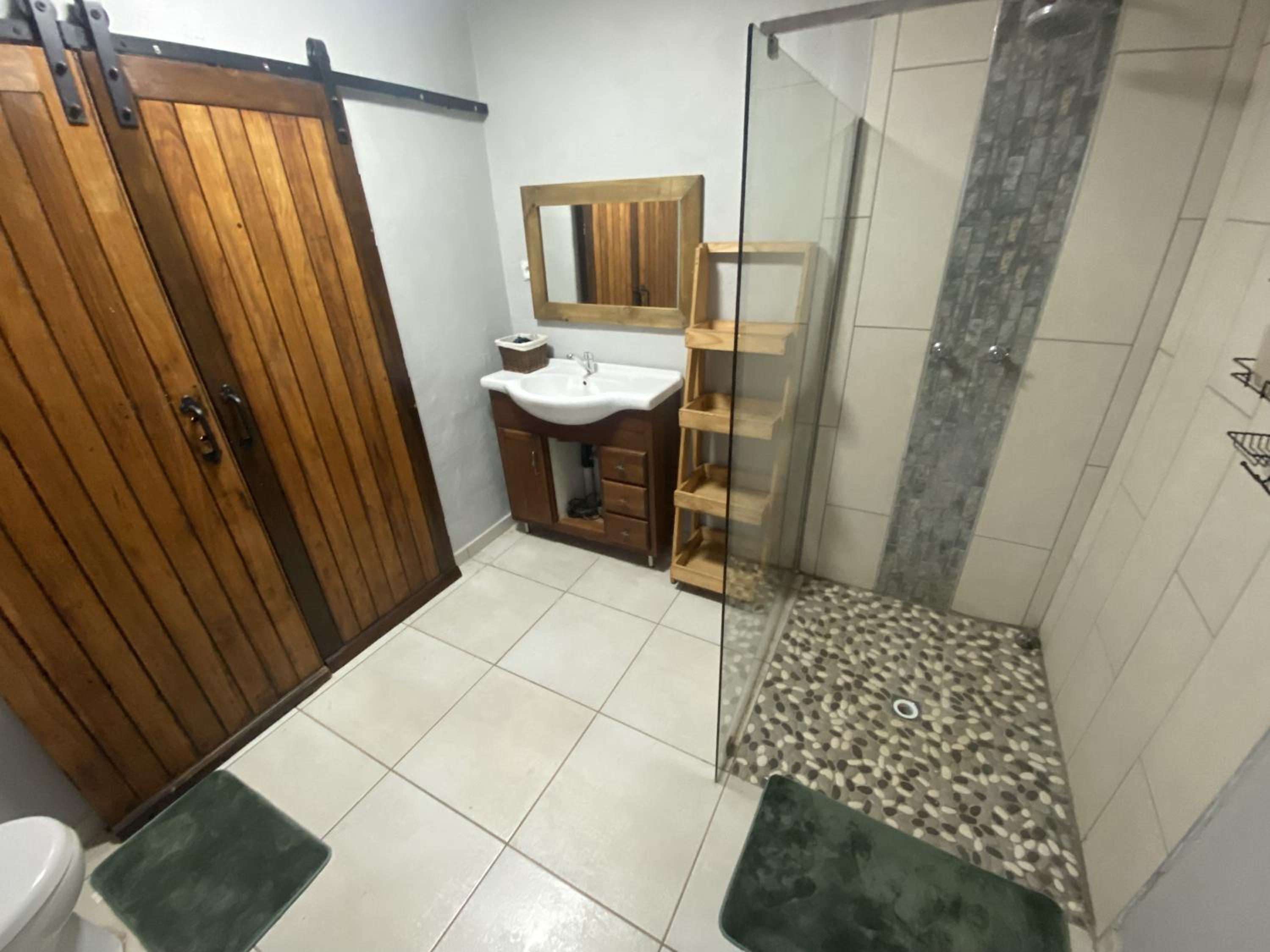 Family Room with Private Bathroom photo 2