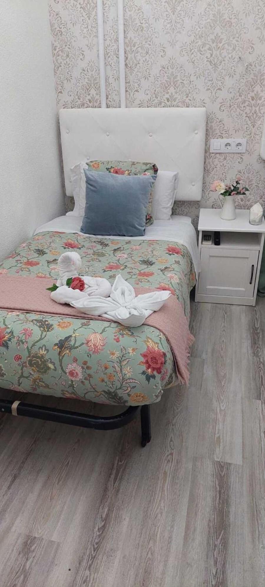 Single Room photo 2