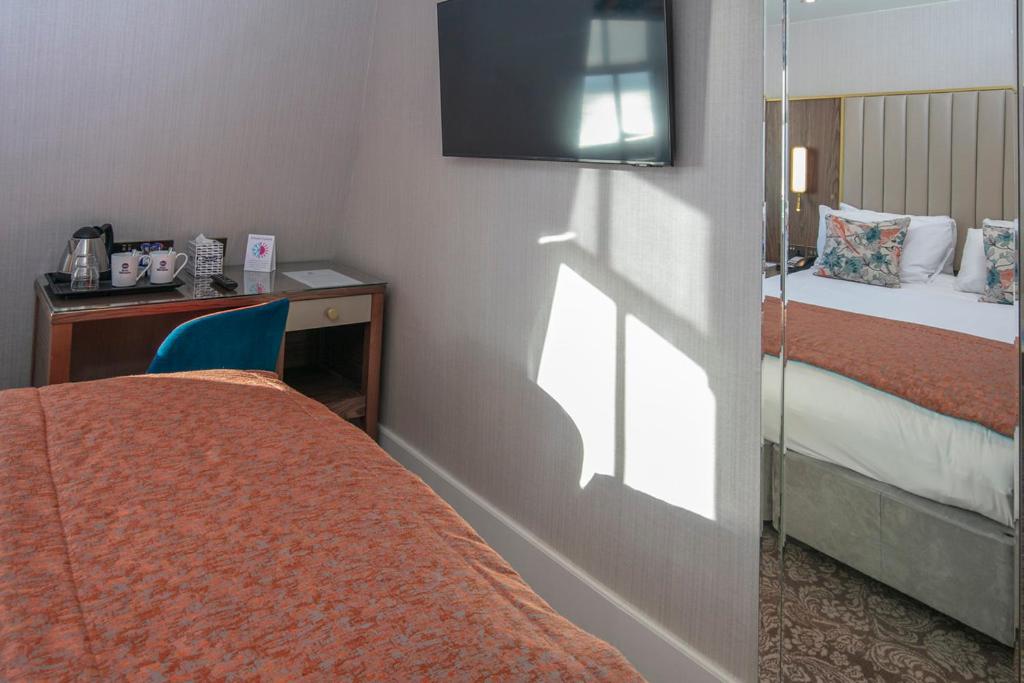 Standard Room - Photo 11