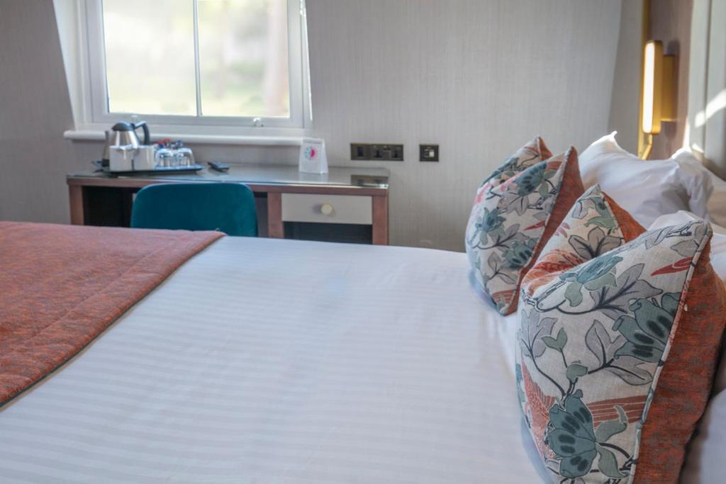 Standard Queen Room - Photo 11