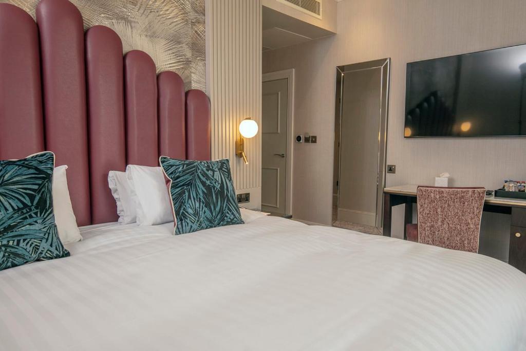 King Room with Side Sea View - Non-Smoking - Photo 2