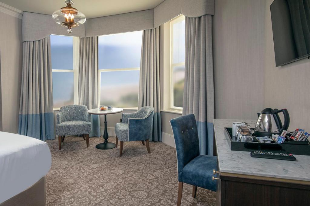 Premium King Room with Sea View - Photo 1