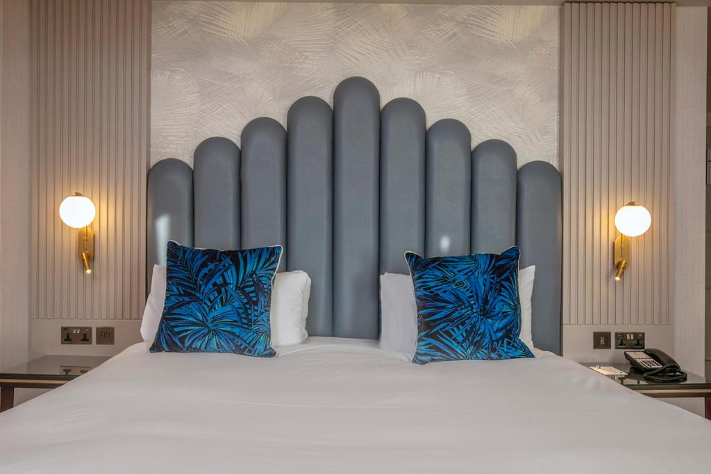 Premium Room - Photo 17