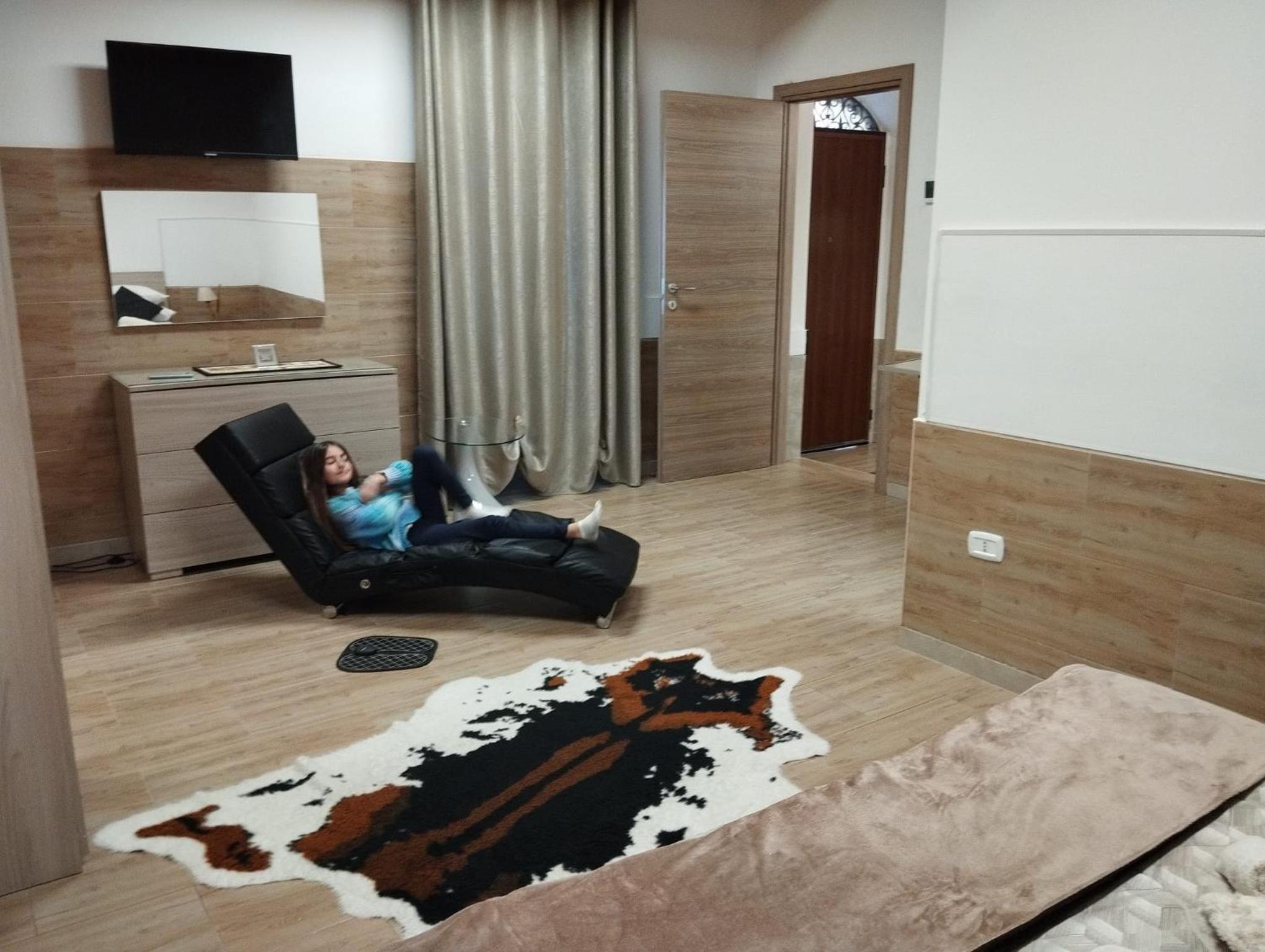 Double Room with Private Bathroom - Photo 5