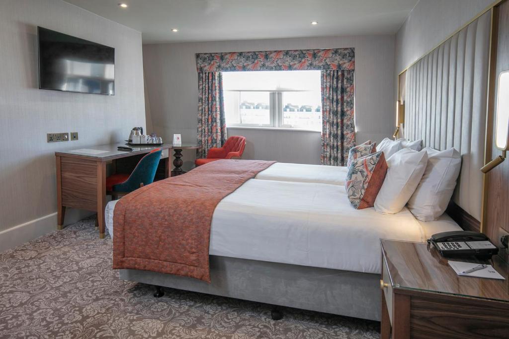 Standard Twin Room - Photo 8