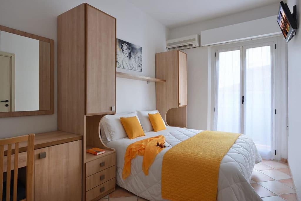 Double or Twin Room photo 3
