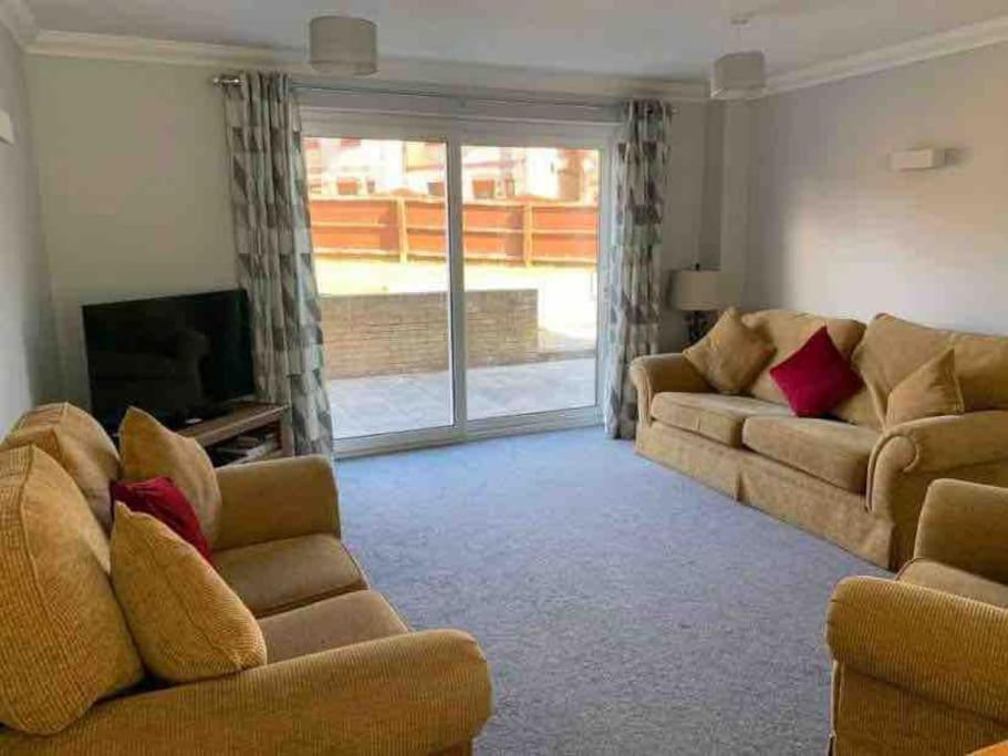 Three-Bedroom House photo 3