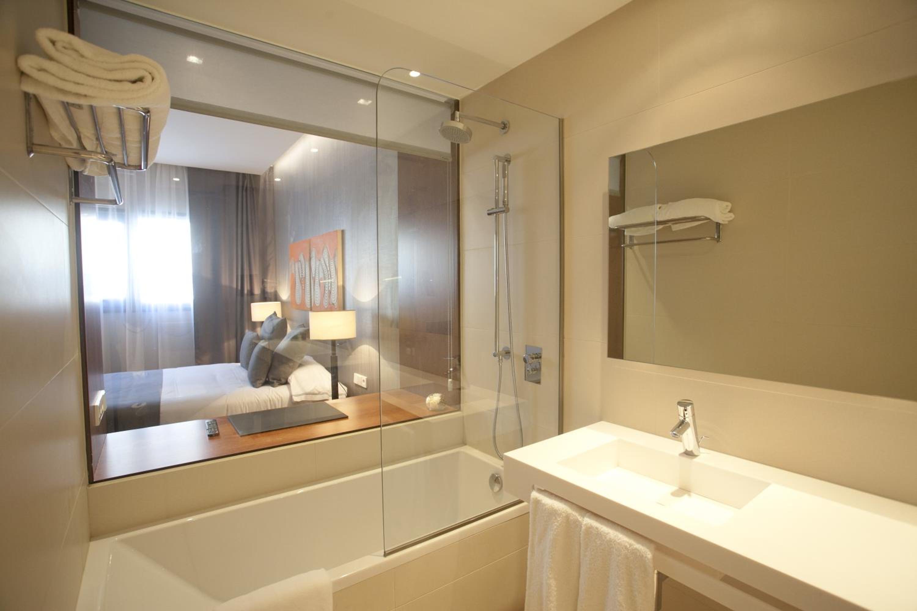Double or Twin Room with Parking - Photo 6