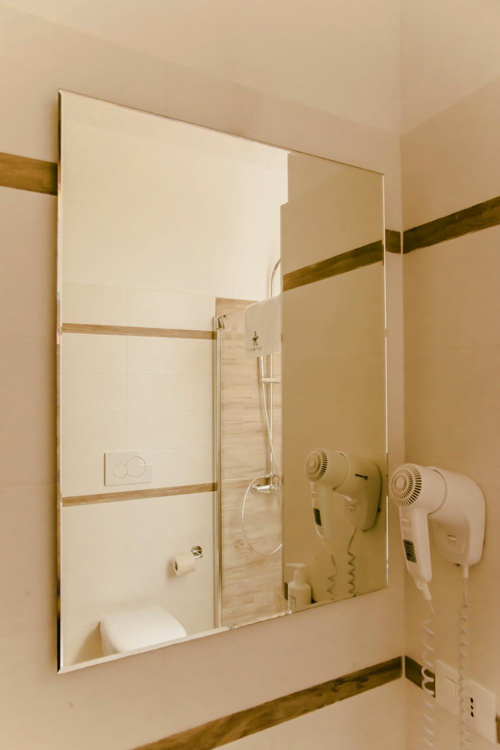 One-Bedroom Suite - Photo 7