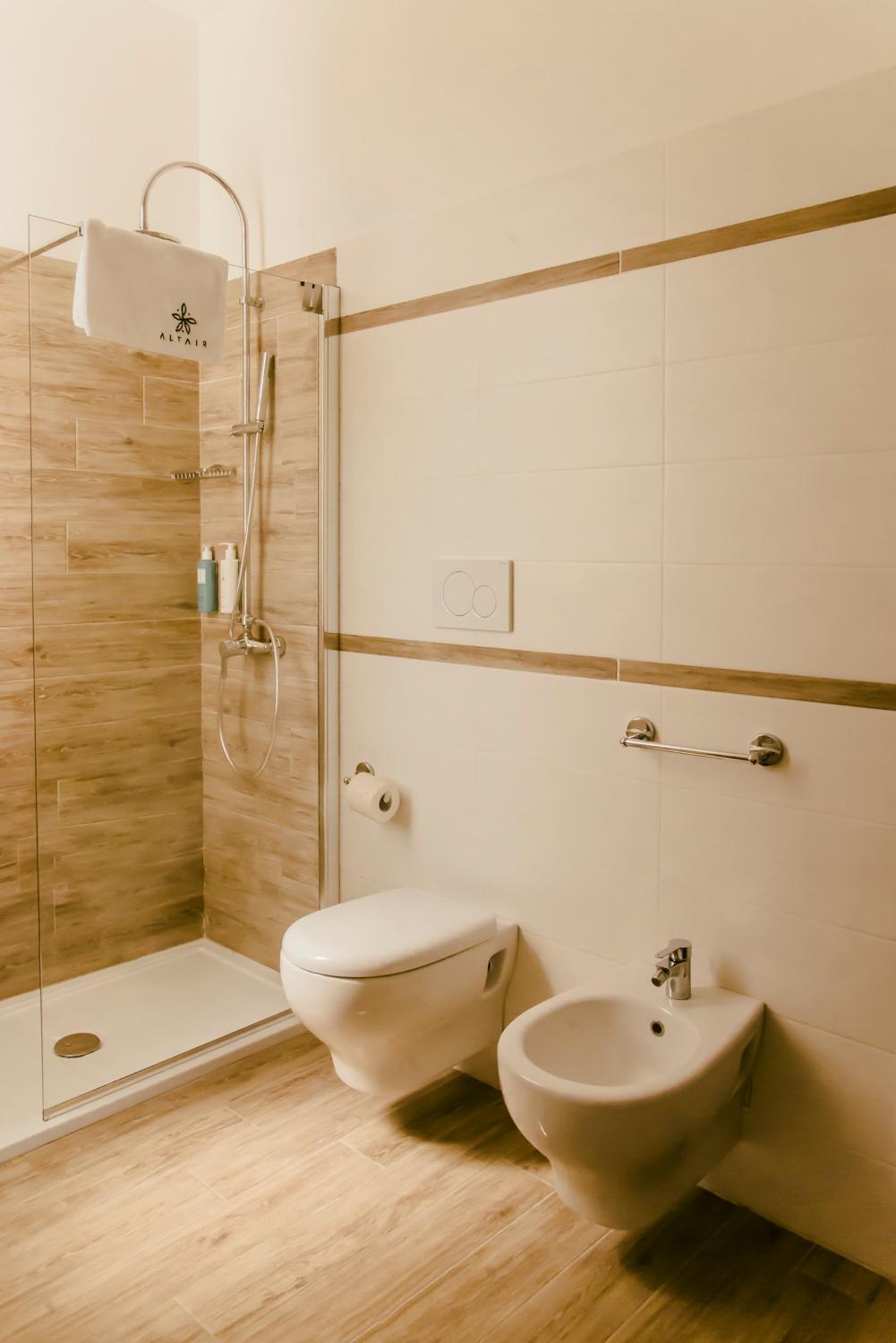 One-Bedroom Suite - Photo 6