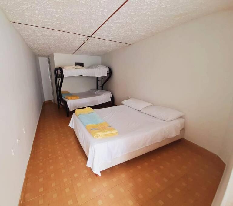 Seven-Bedroom House photo 1