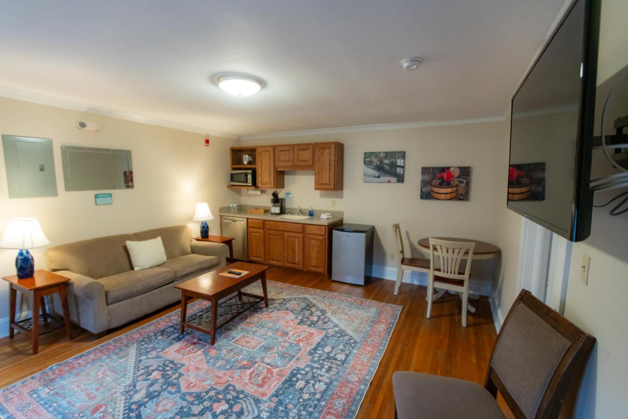 One-Bedroom Apartment photo 3