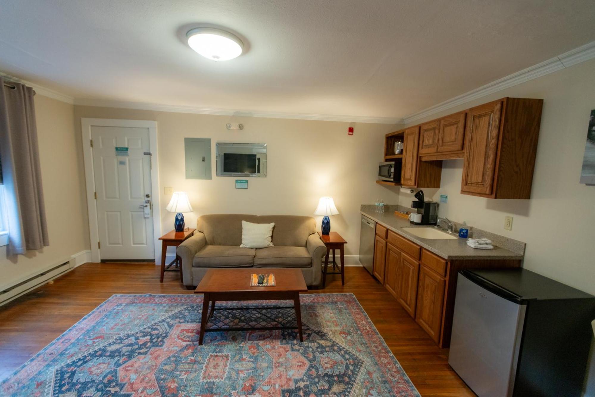 One-Bedroom Apartment photo 2
