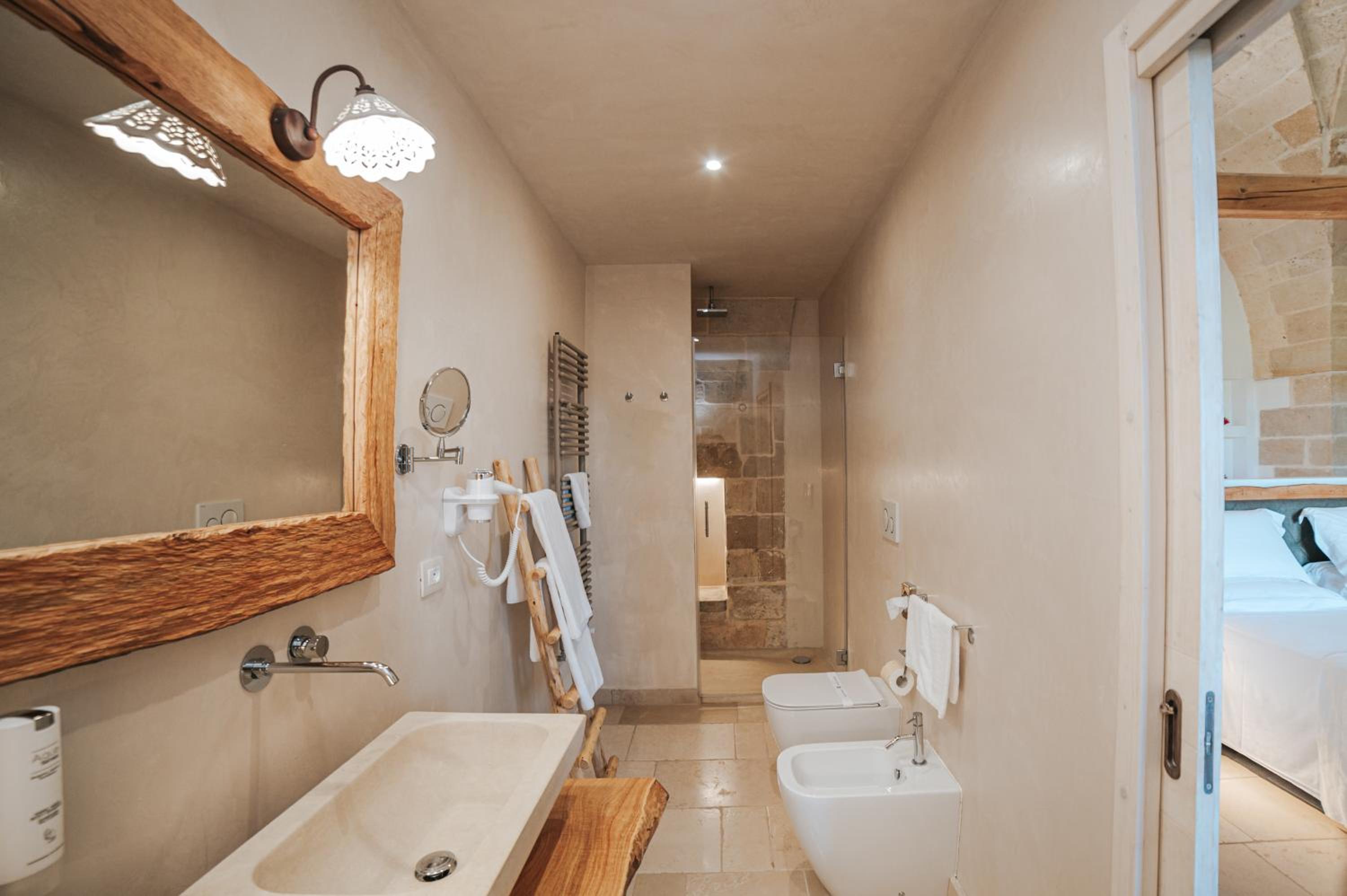 Deluxe Suite - Photo 4