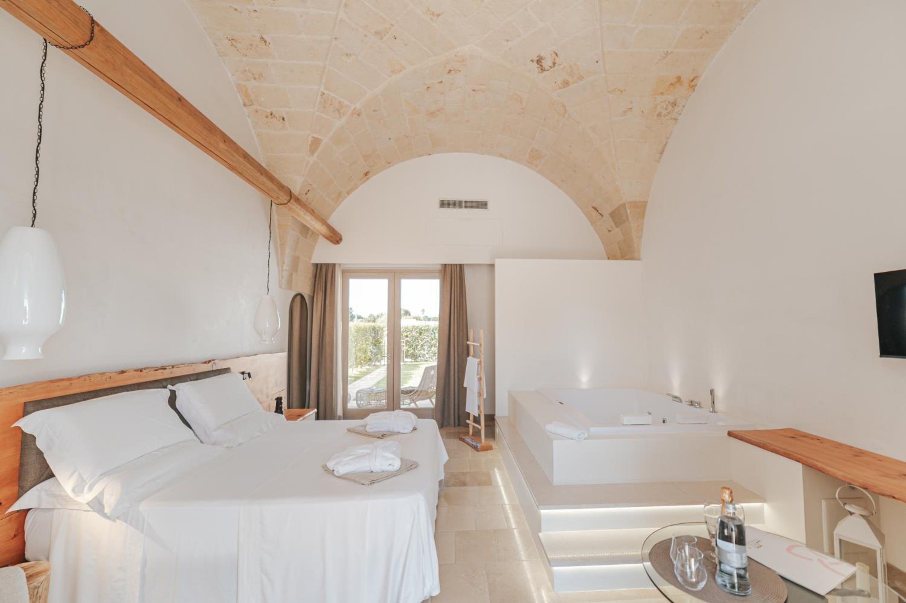 Queen Suite with Spa Bath