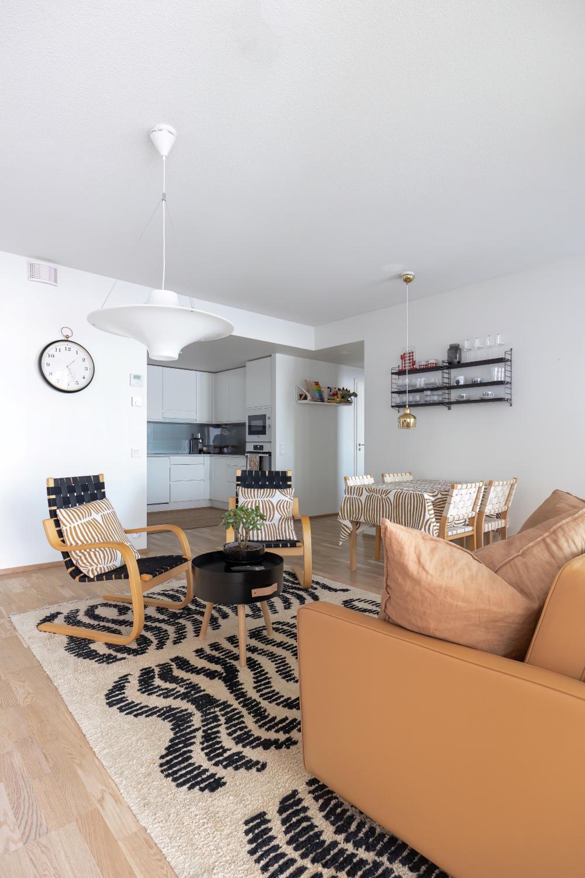 One-Bedroom Apartment photo 1