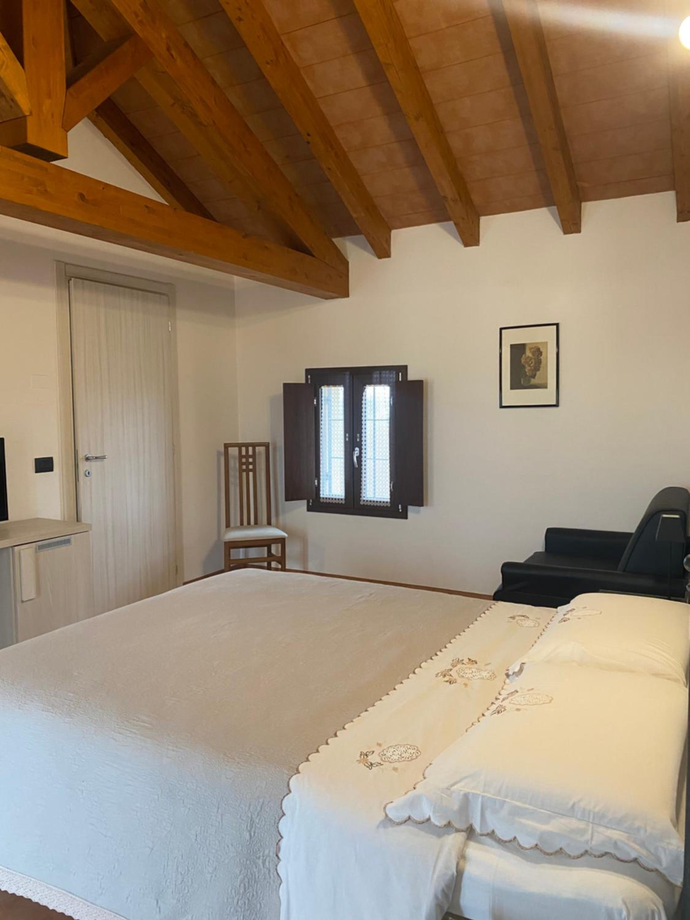 Triple Room with Private Bathroom - Photo 12