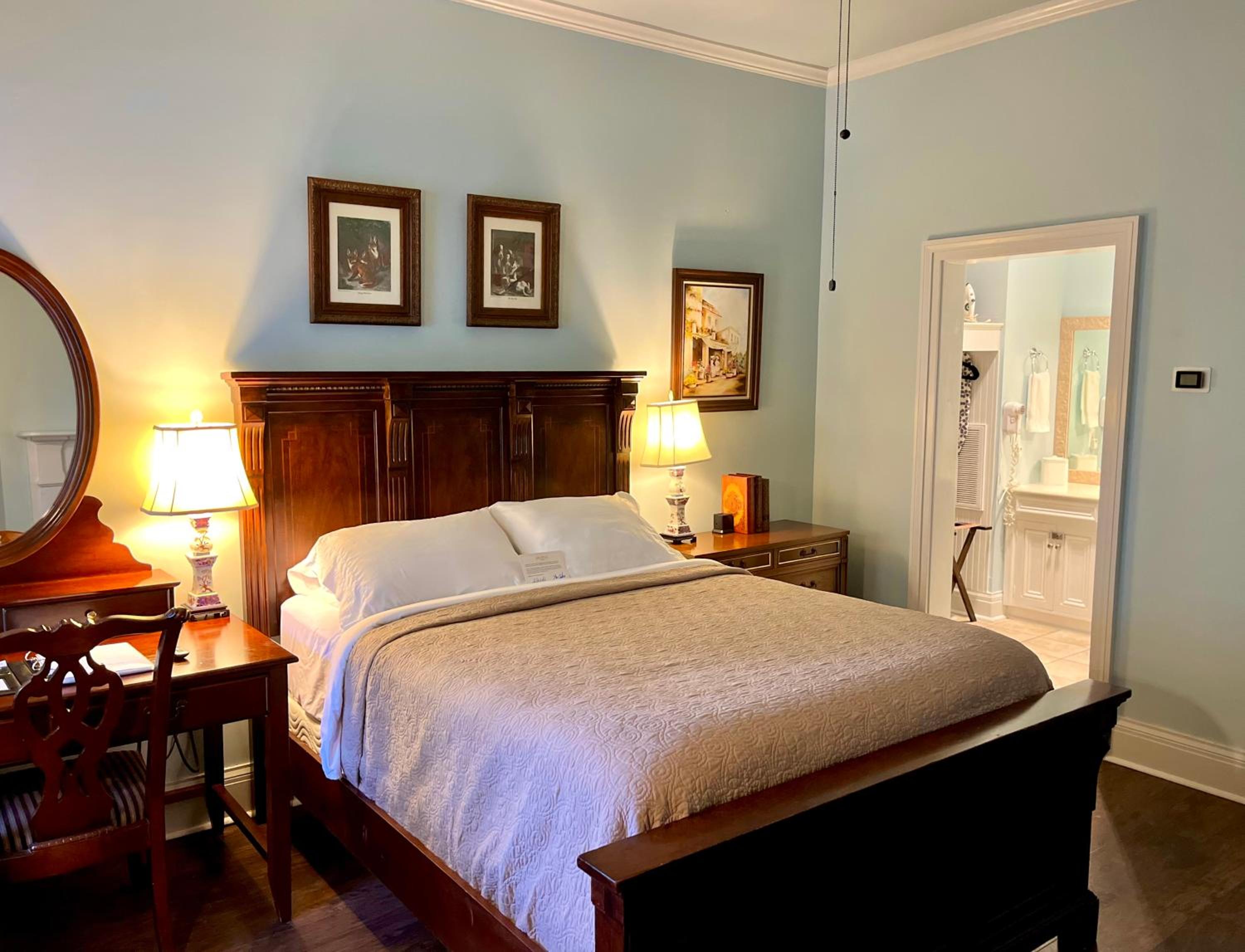 Deluxe Queen Room