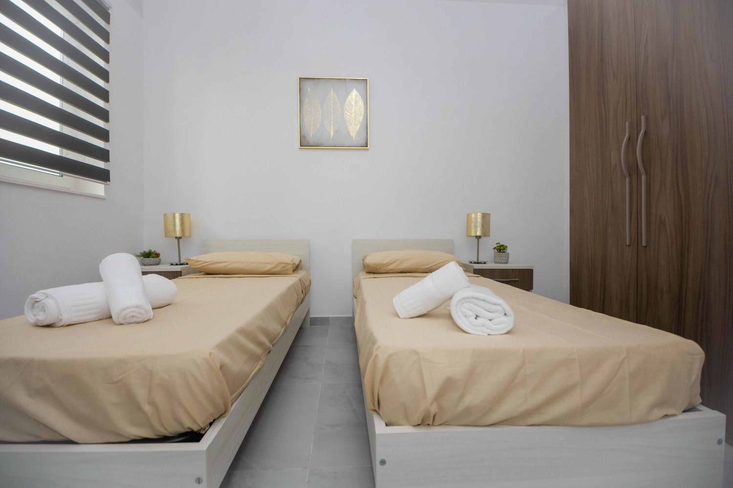 Standard Twin Room with Shared Bathroom photo 3