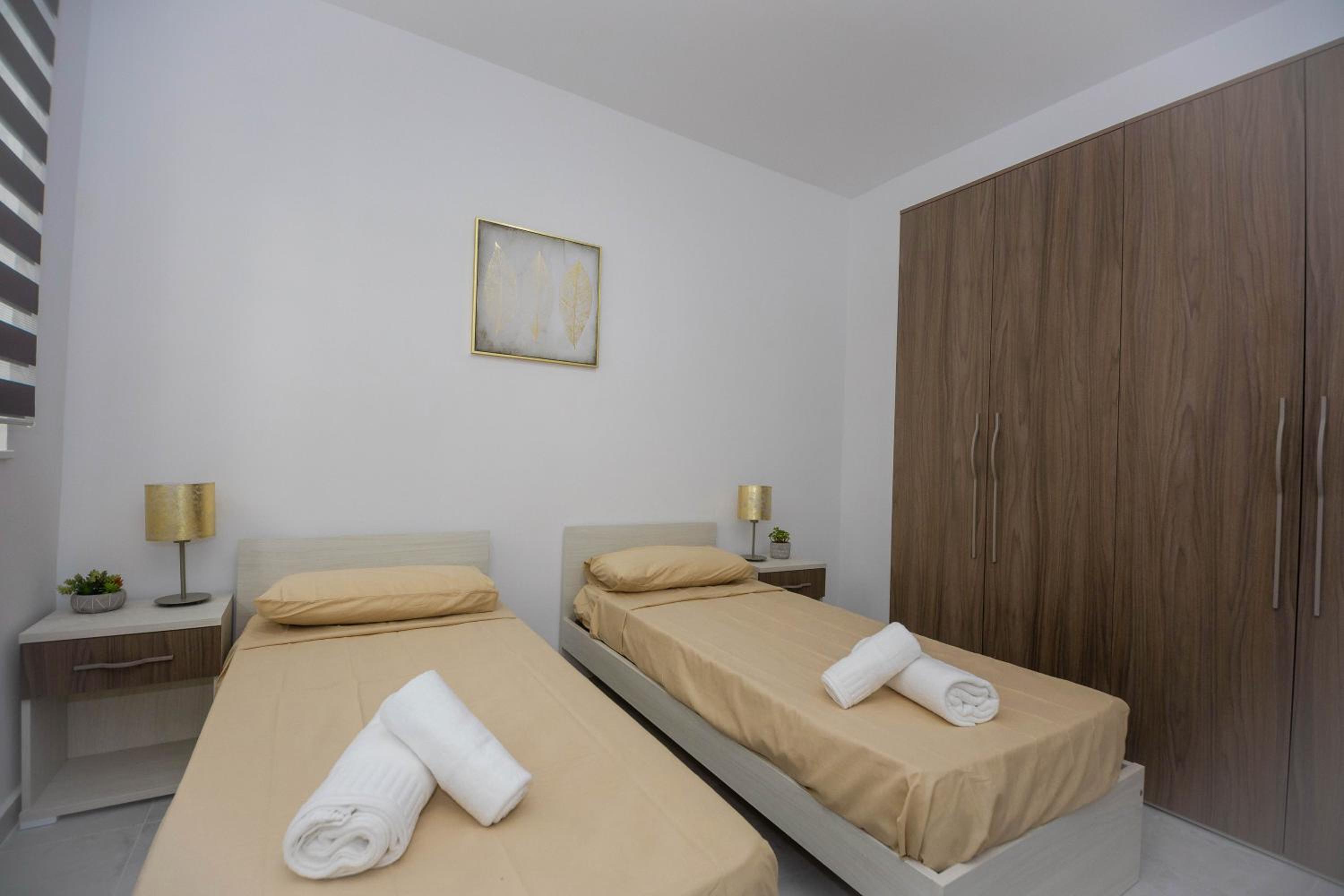 Standard Twin Room with Shared Bathroom photo 1