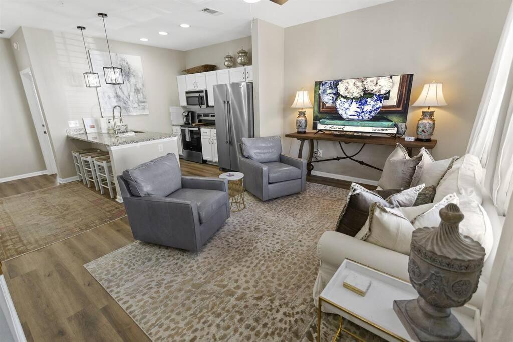 Three-Bedroom Apartment photo 1