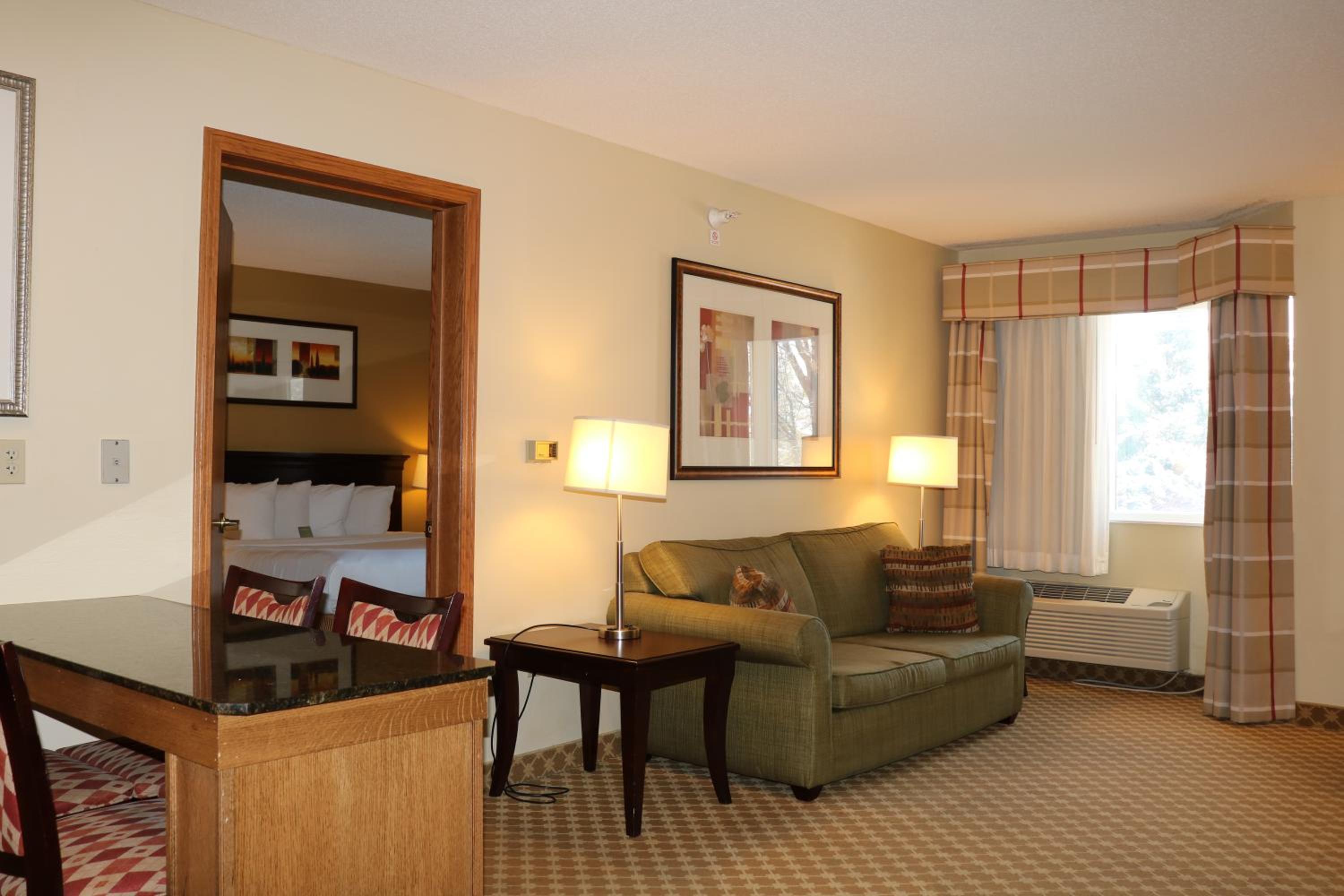 One-Bedroom Suite with Two Queen Beds and Sofa Bed - Non-Smoking - Photo 1