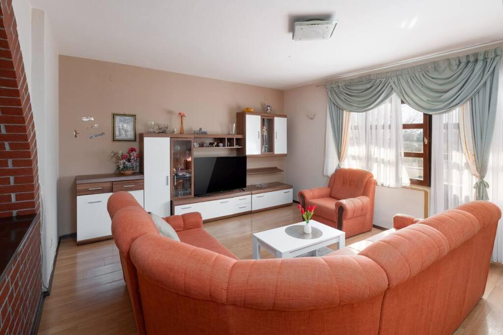 Three-Bedroom Apartment photo 1