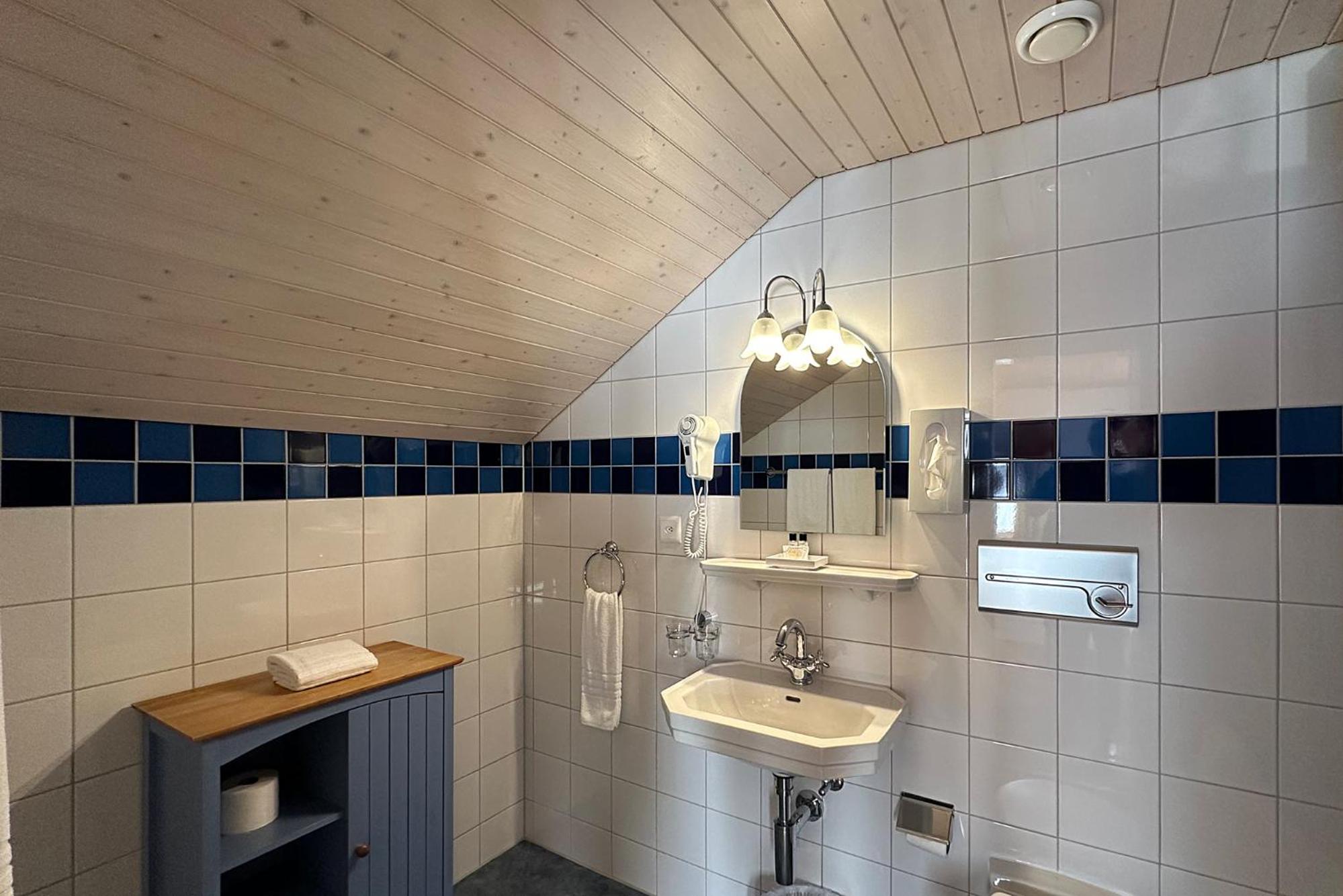 Standard Single Room - Photo 2