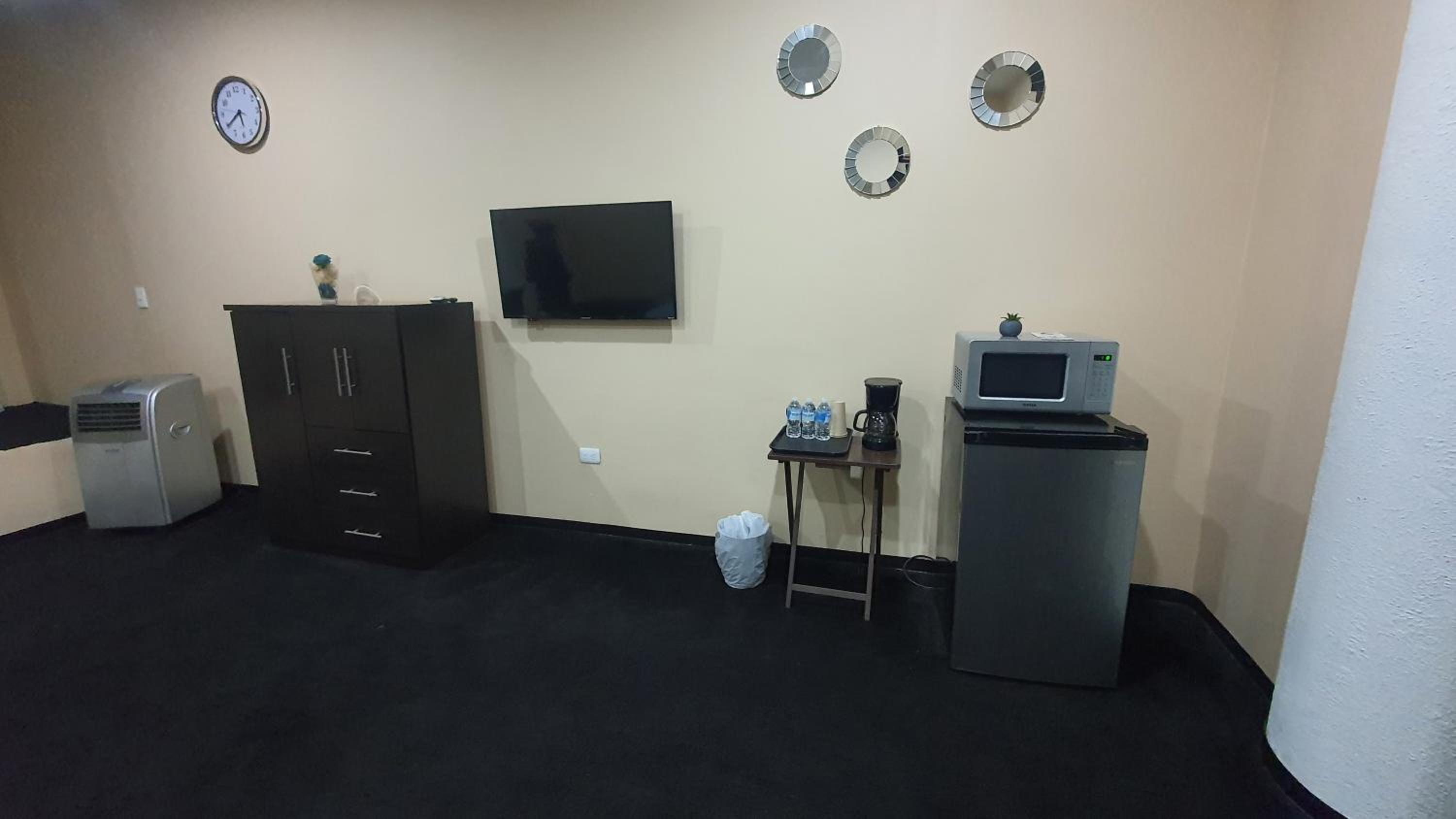 Queen Suite - Photo 6