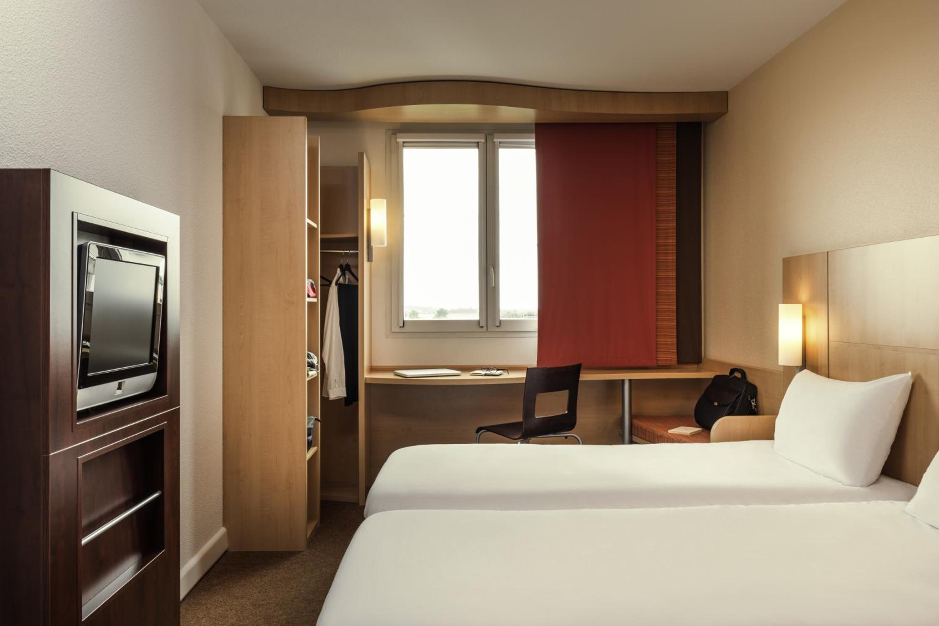 Standard Twin Room - Photo 2