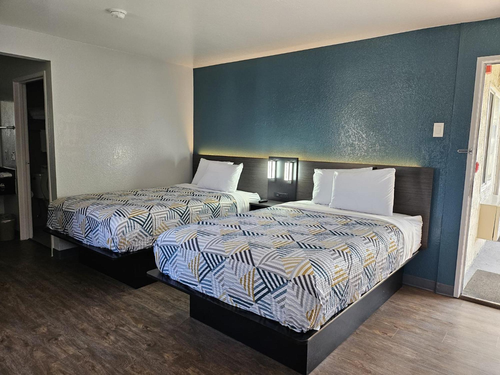 Deluxe Quadruple Room - Non-Smoking