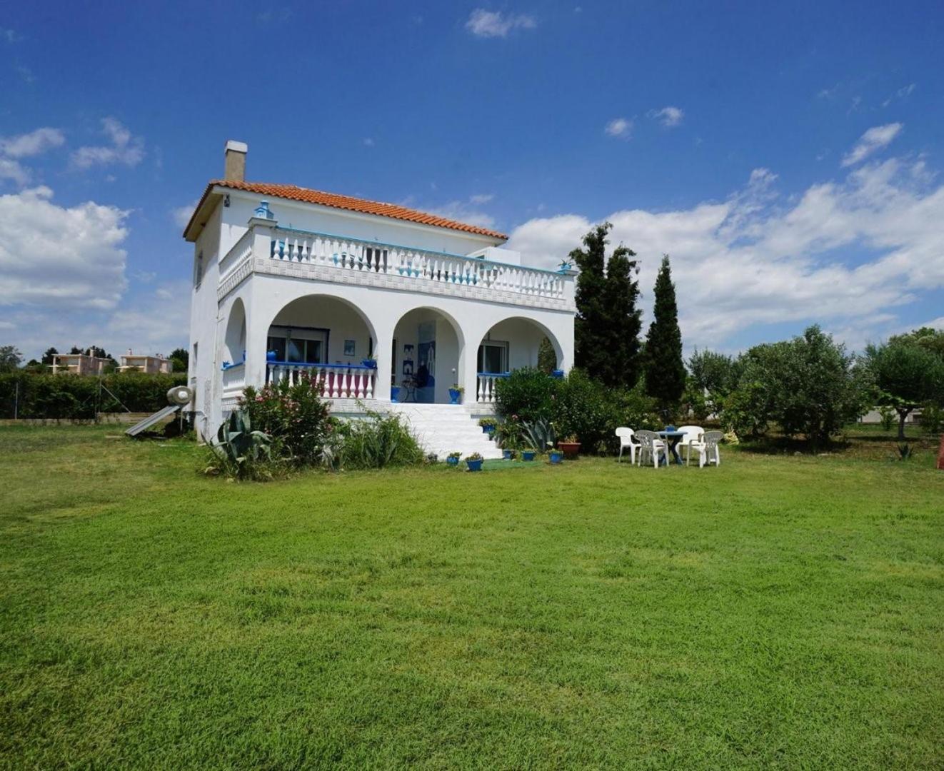 Villa photo 2