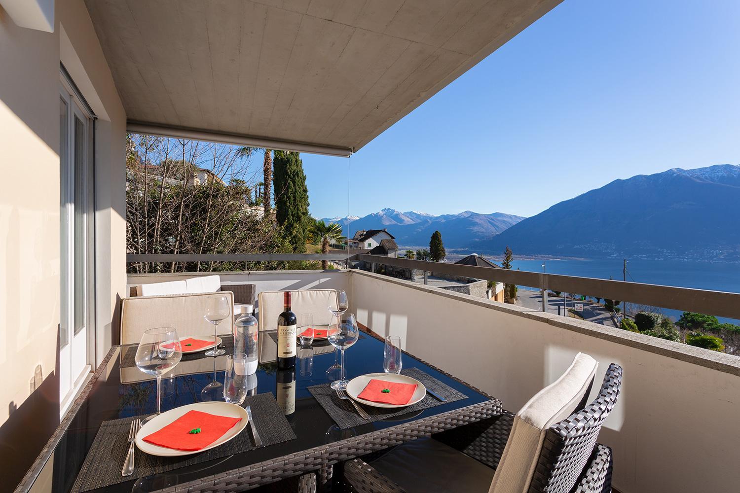 One-Bedroom Apartment With Lake View photo 2