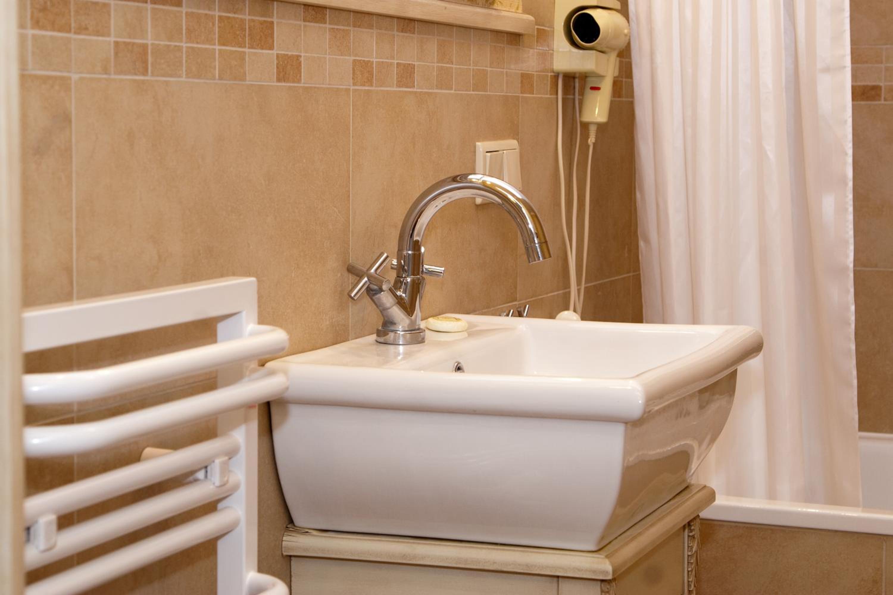 Comfort Room (Building A) - Photo 4