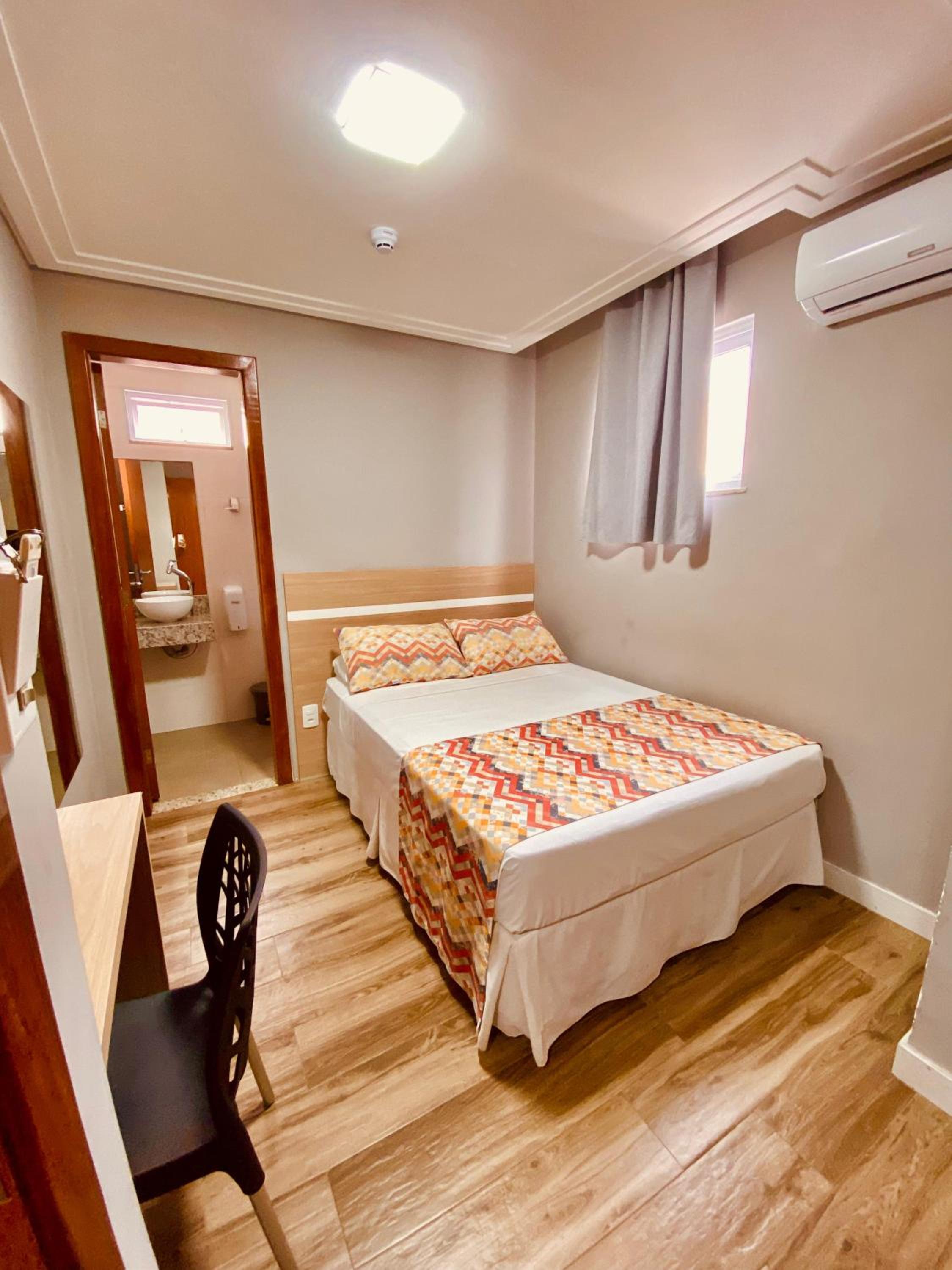 Standard Double Room - Photo 5