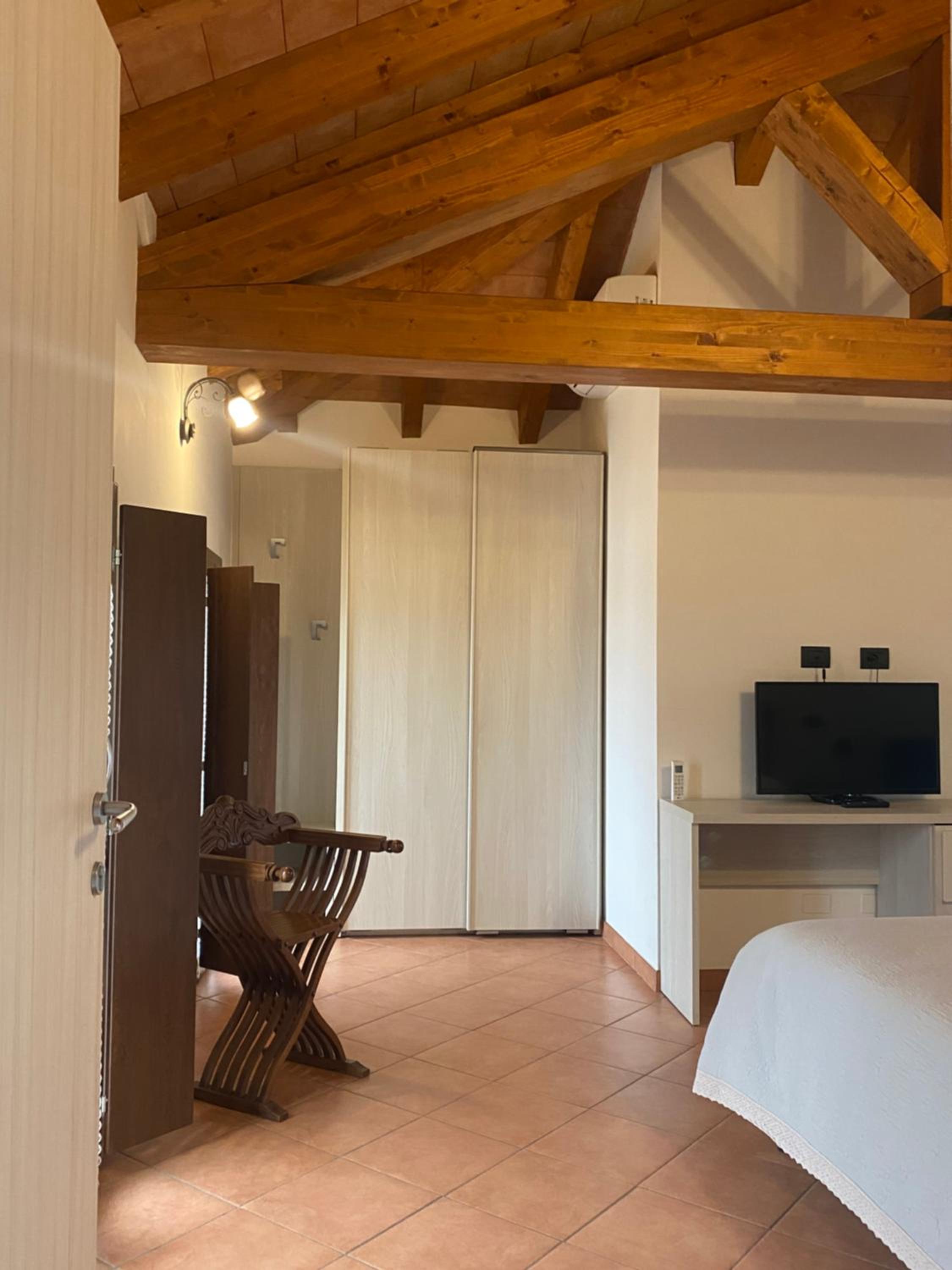 Triple Room with Private Bathroom - Photo 9
