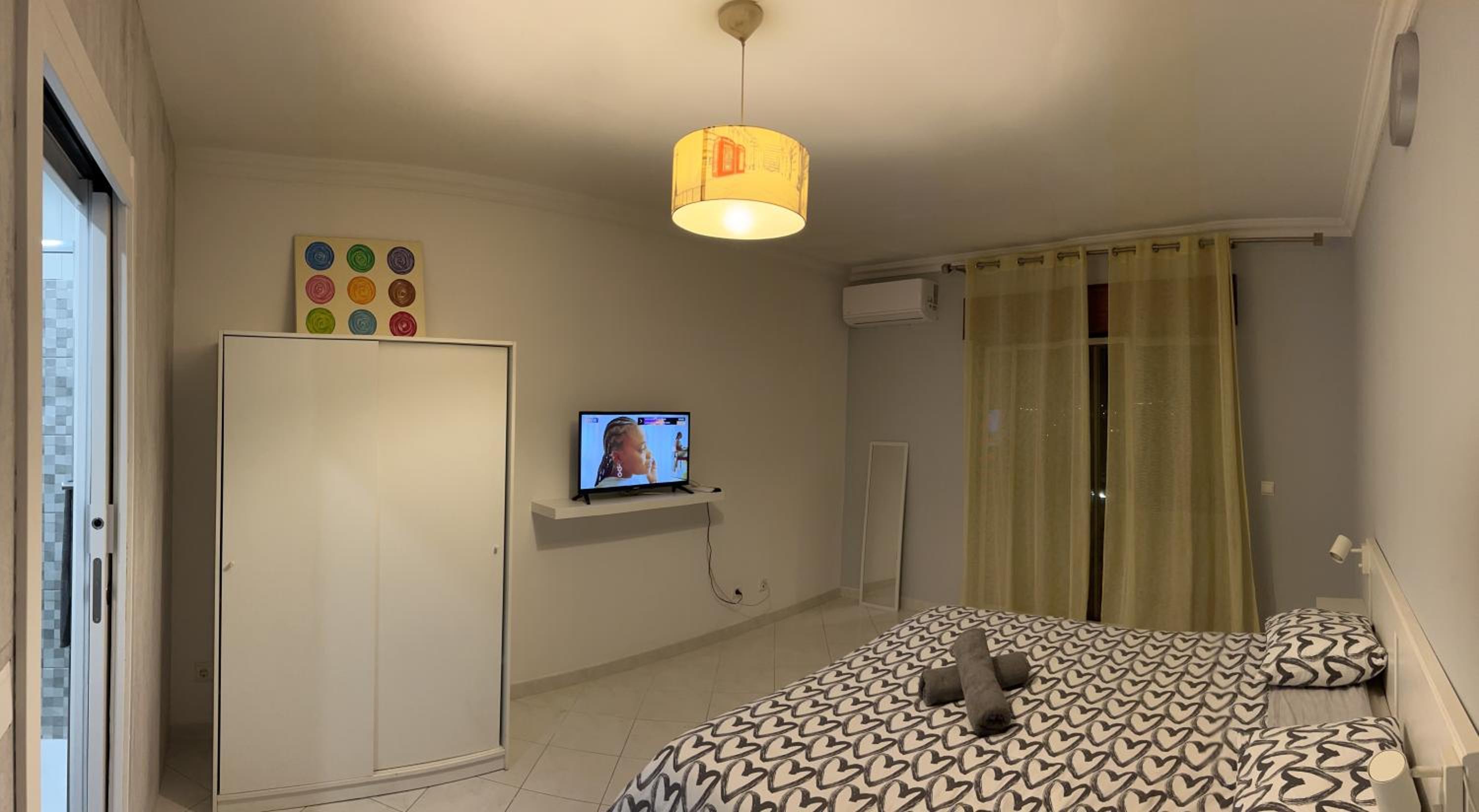 King Suite with Balcony - Photo 24