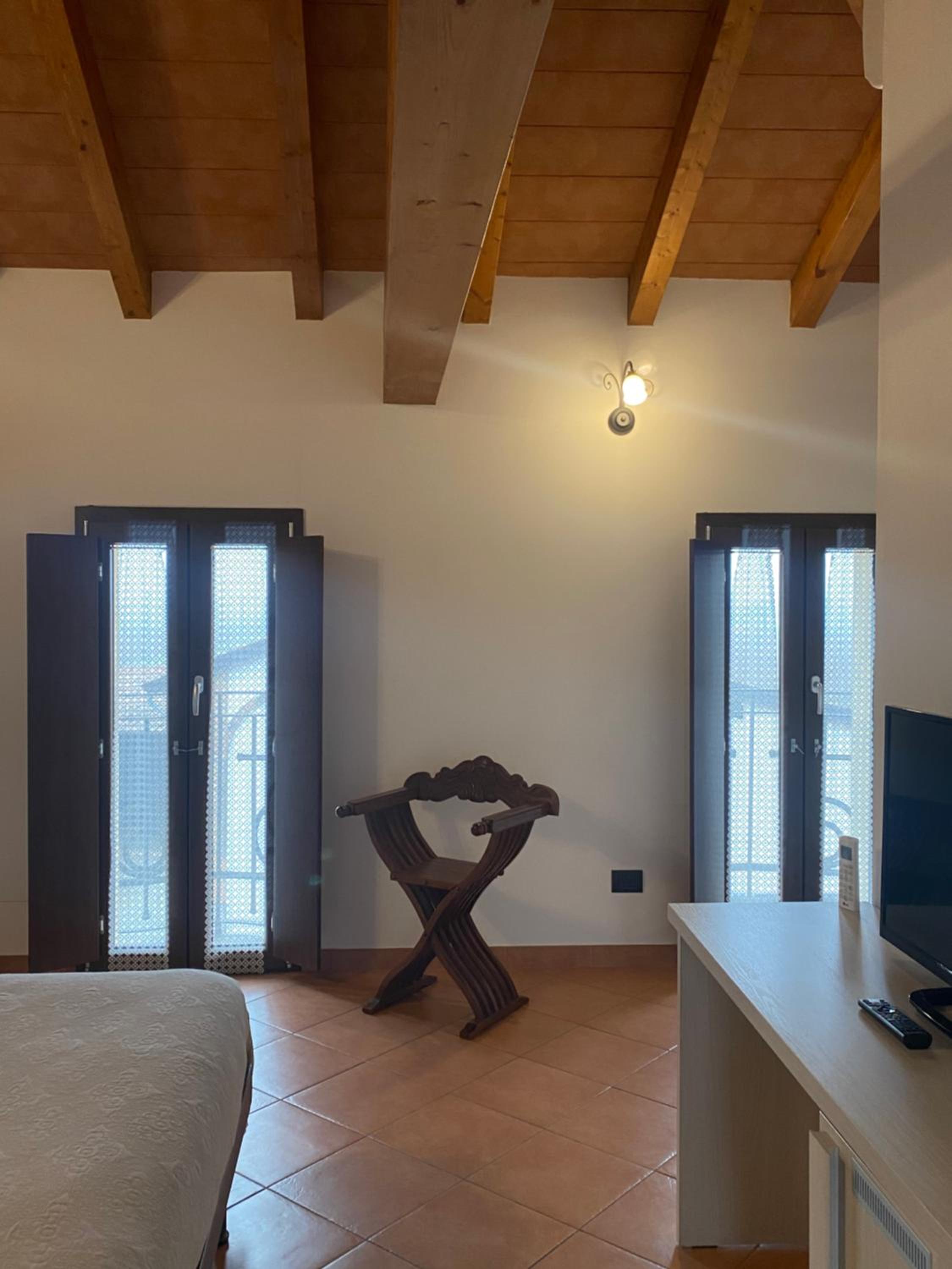 Triple Room with Private Bathroom - Photo 8