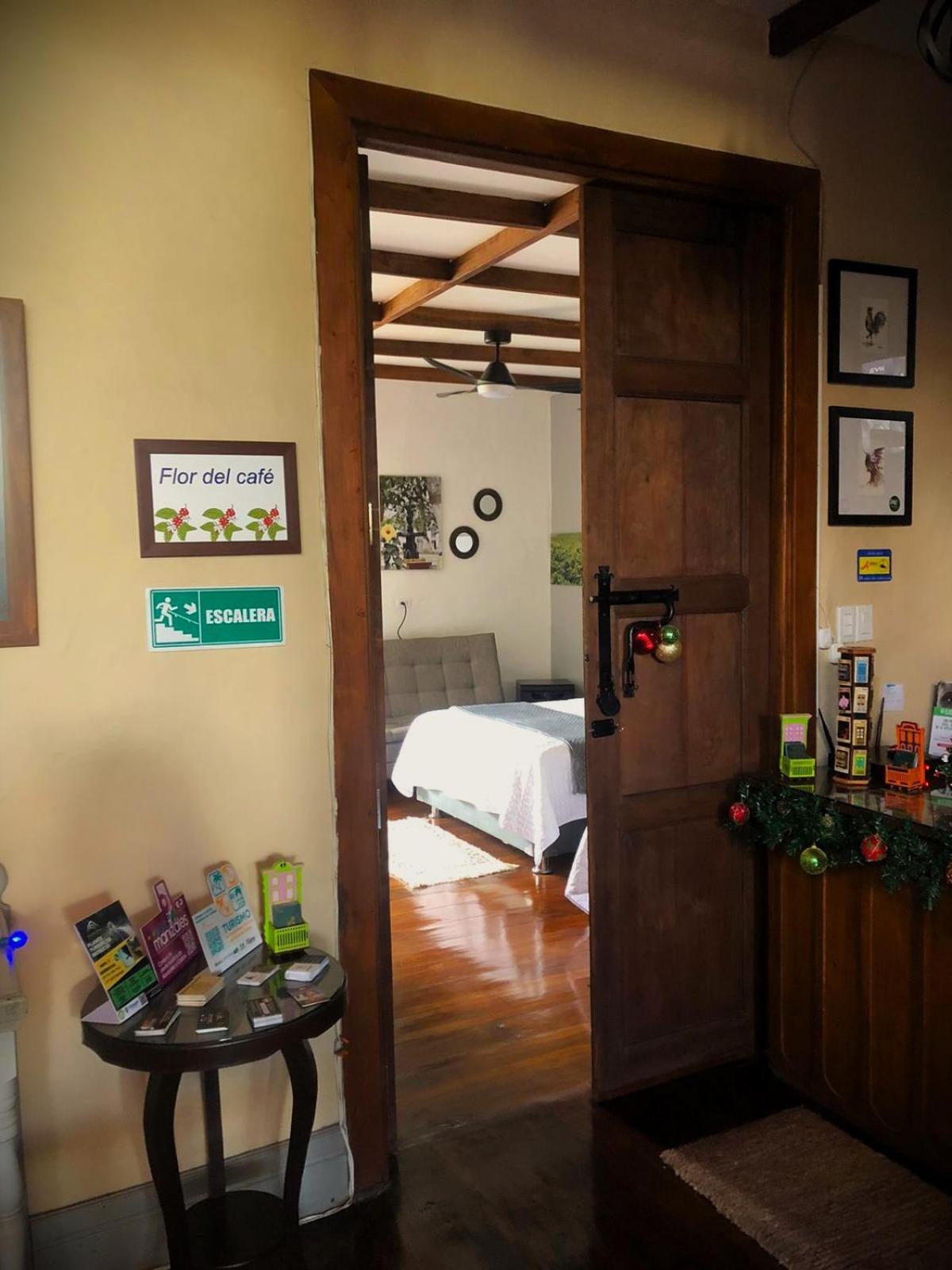 Deluxe Room (2 Adults + 1 Child) photo 3