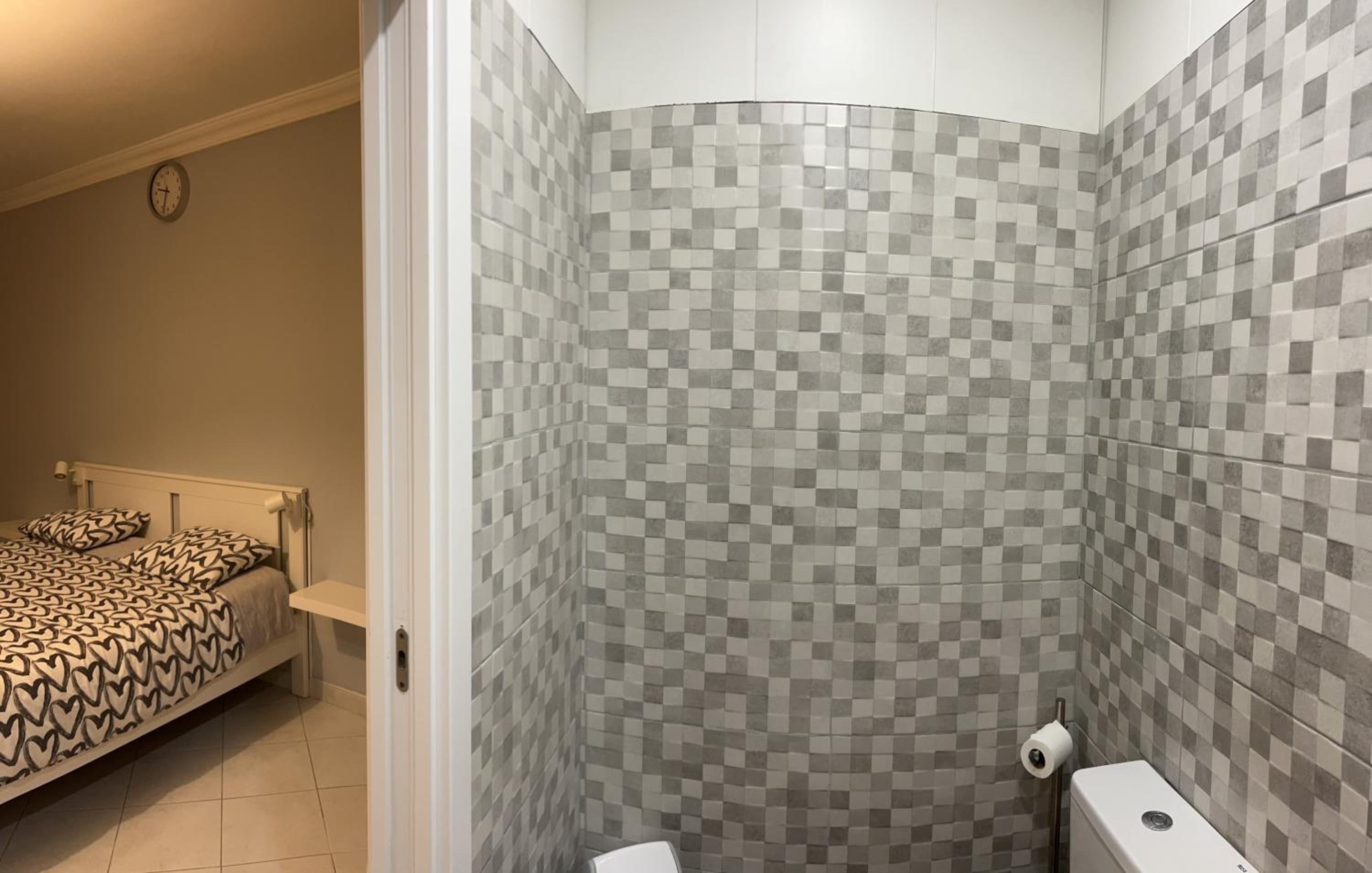 King Suite with Balcony - Photo 25