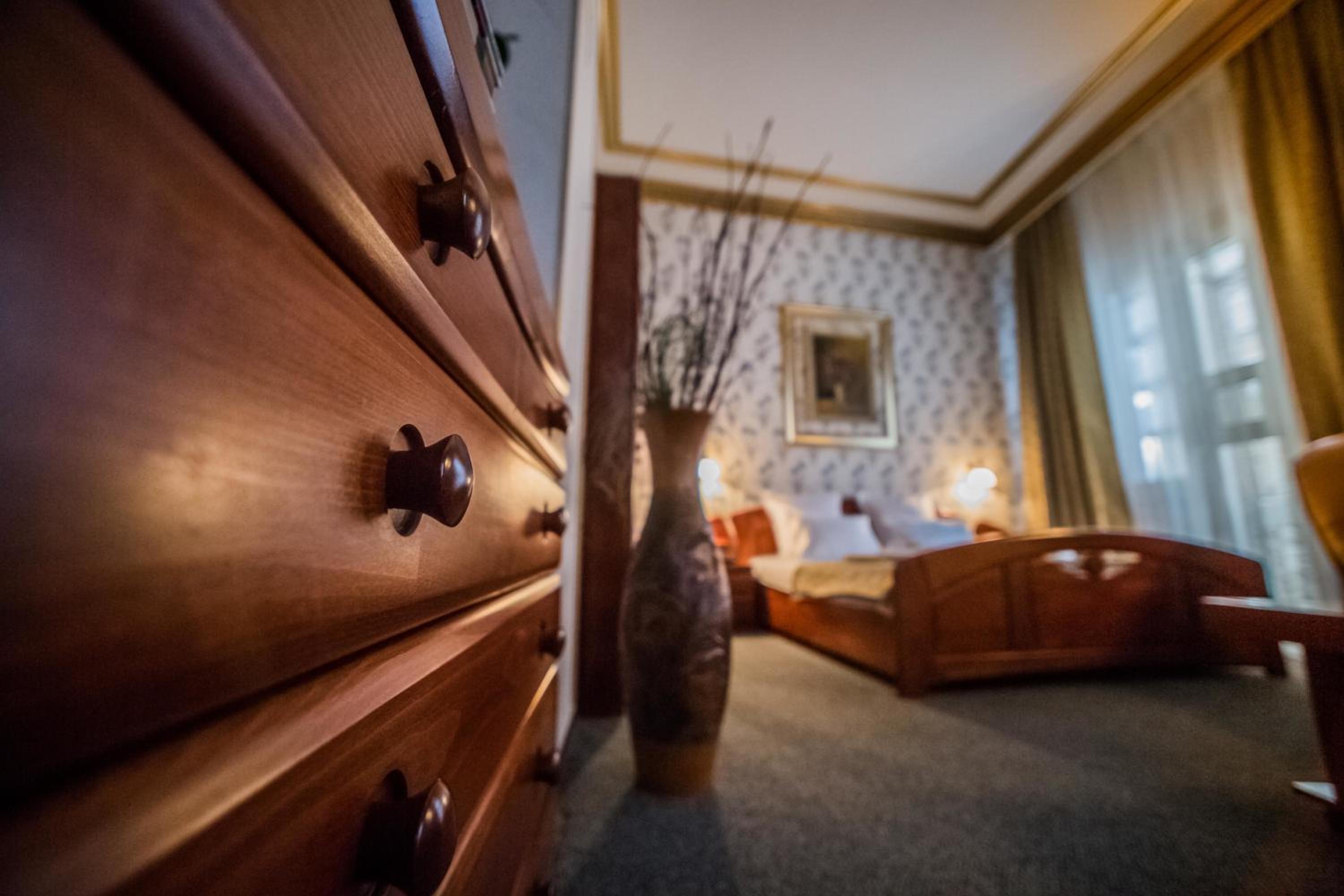 Deluxe Suite with Spa Bath - Photo 14