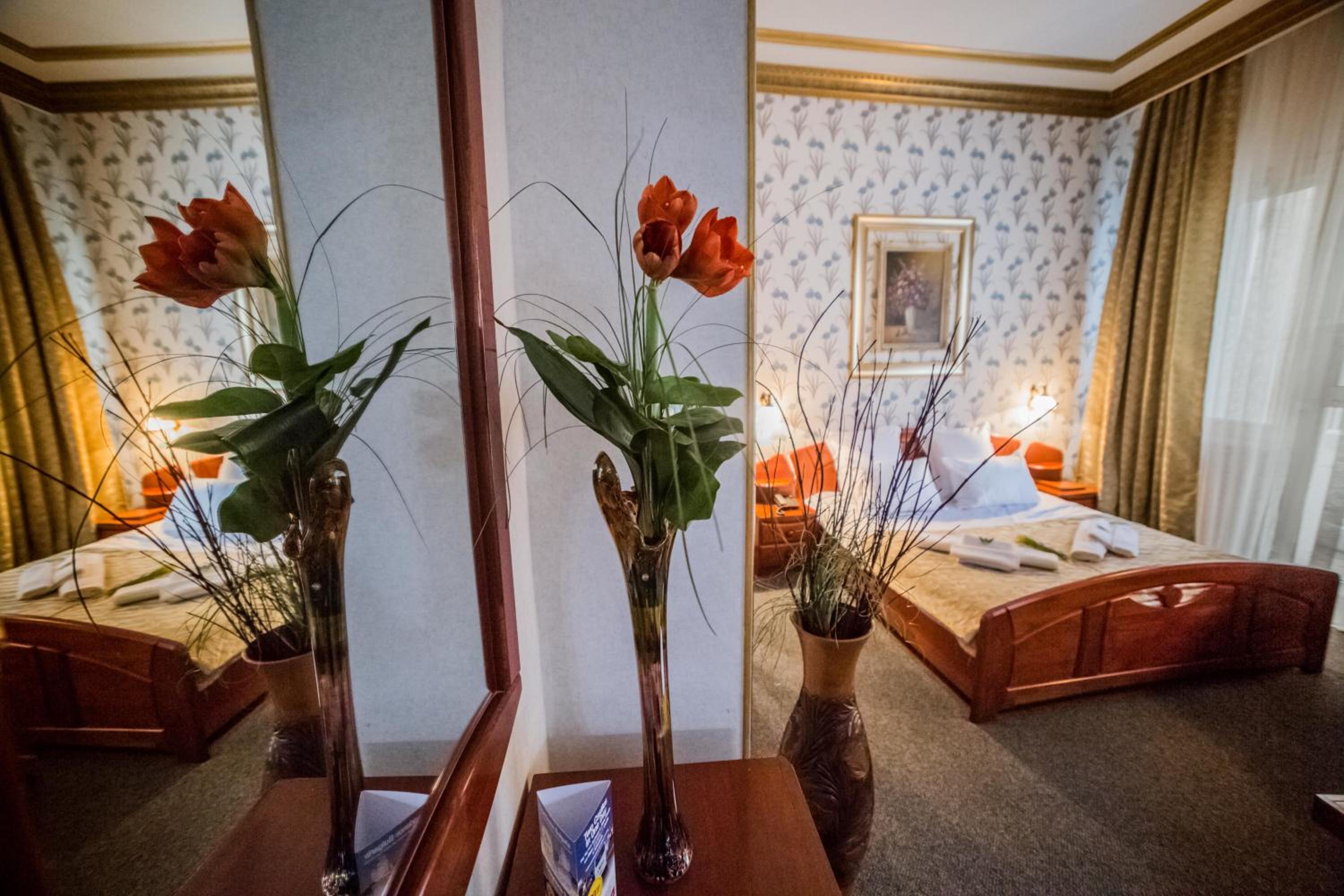 Deluxe Suite with Spa Bath - Photo 1