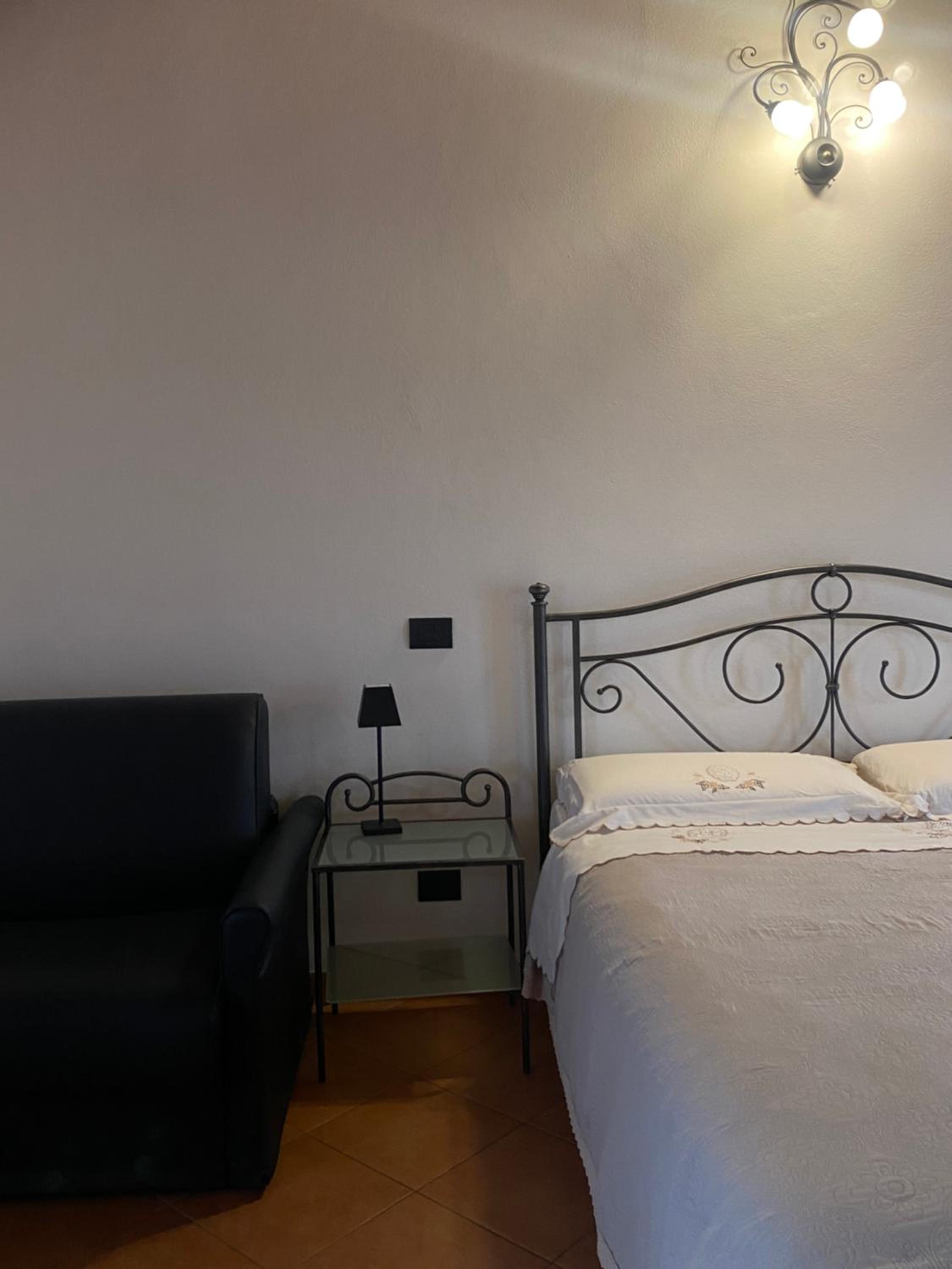 Triple Room with Private Bathroom - Photo 10