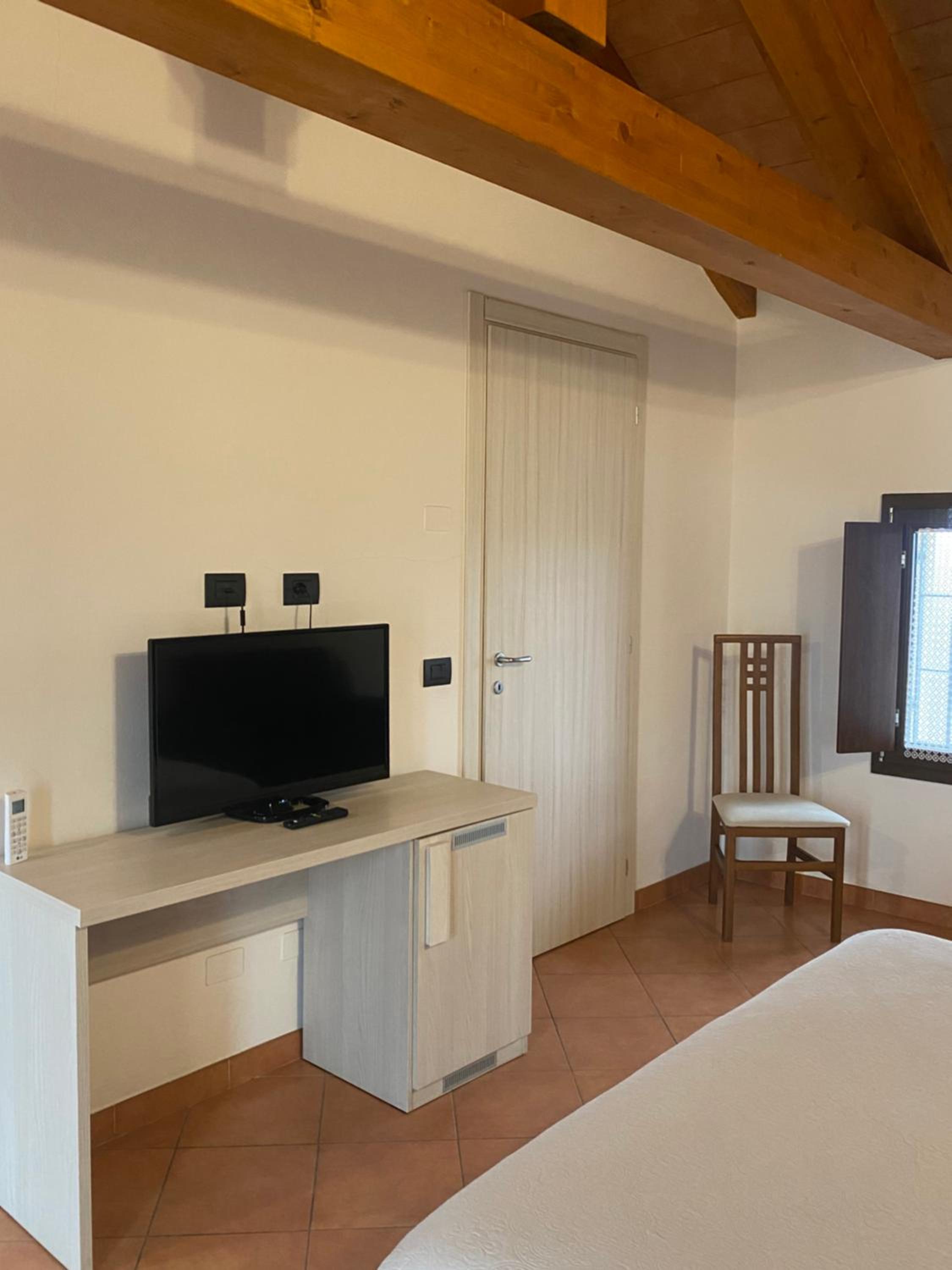 Triple Room with Private Bathroom - Photo 3